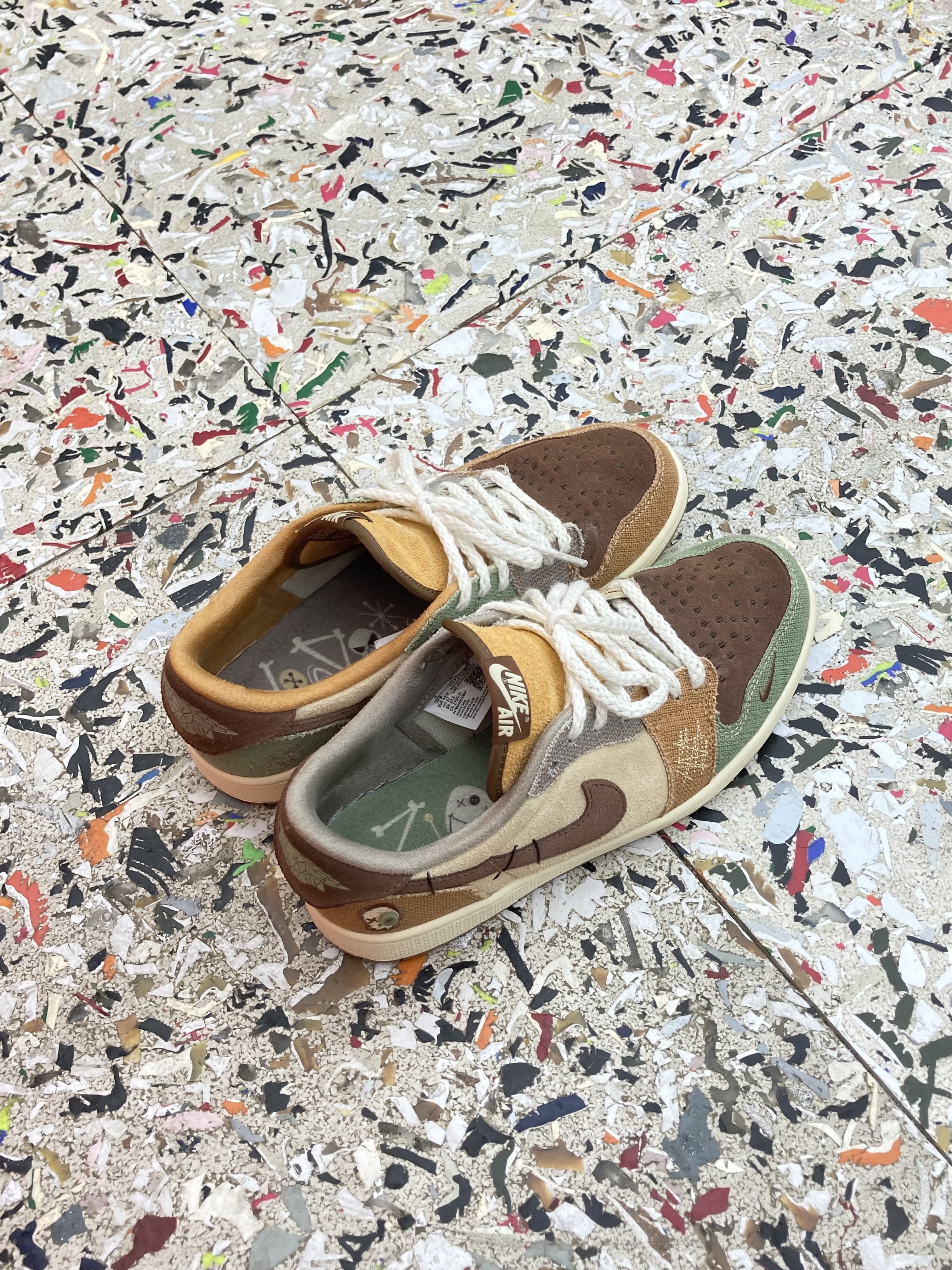 Jordan 1 x Zion Williamson Retro Low OG Flax and Oil Green 착용 스타일 - 2