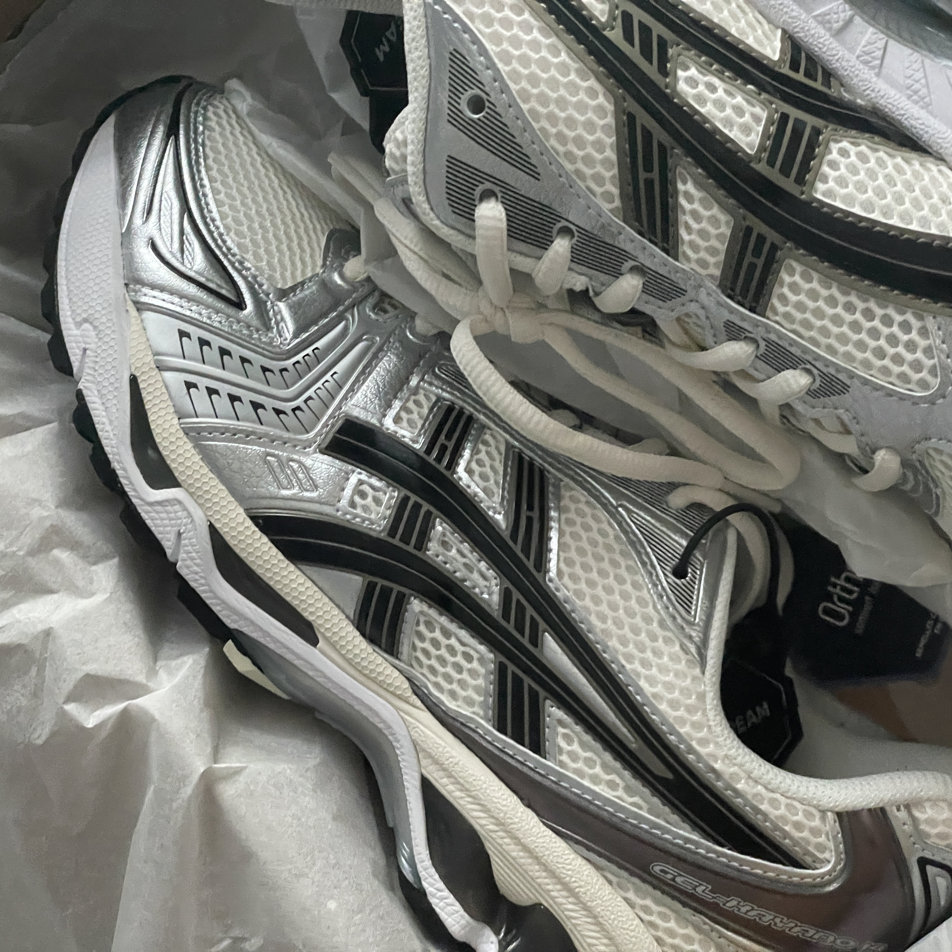 Asics Gel-Kayano 14 Cream Black 착용 스타일