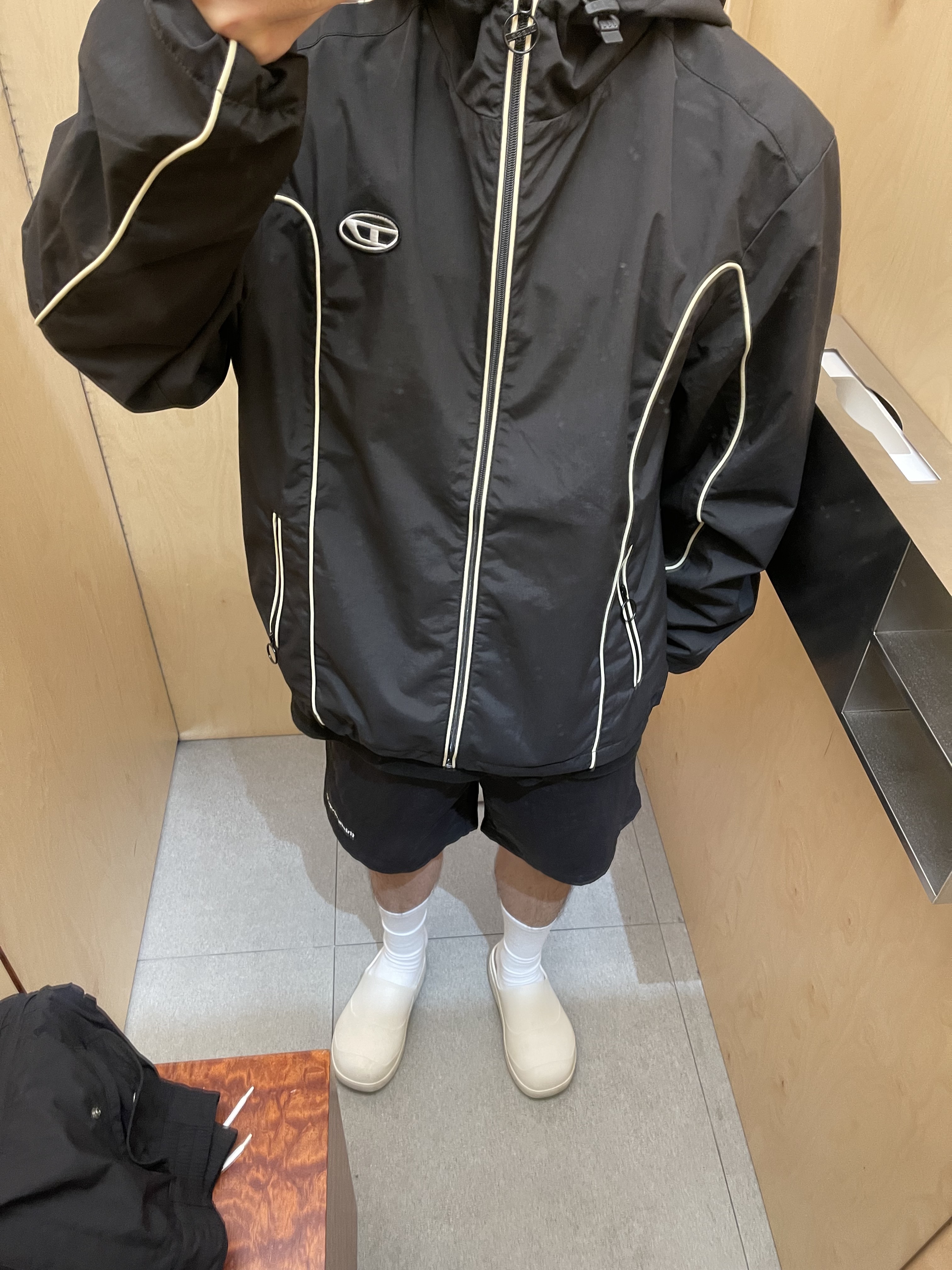 Diesel J-Hives Windbreaker with Contrast Piping Black 착용 스타일 - 2