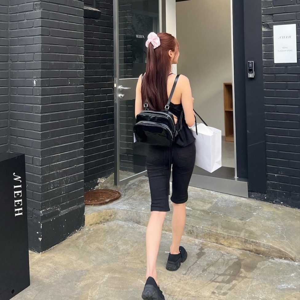 Nieeh Women Turtle Bag Black 착용 스타일 - 2