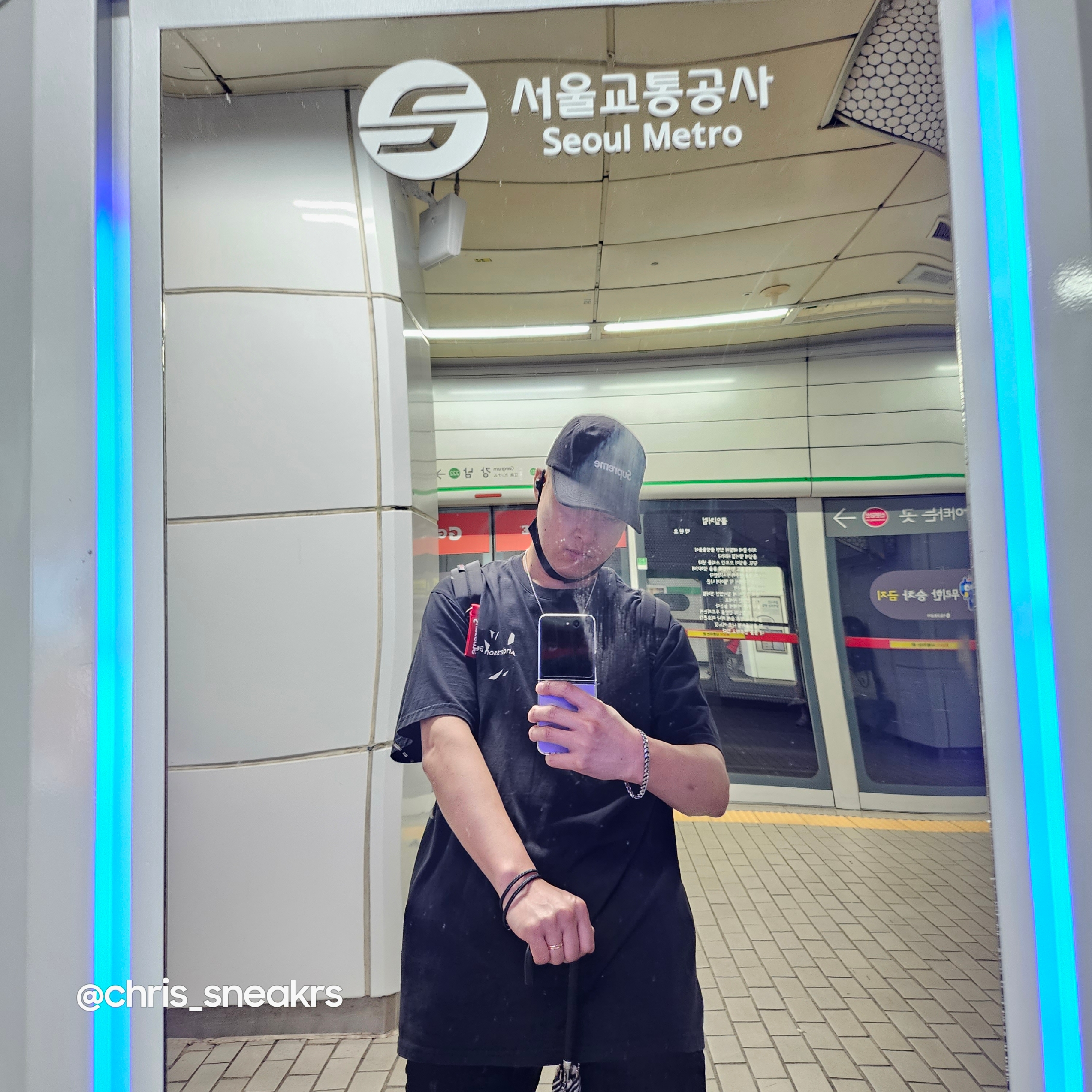 Supreme Washed Chino Twill Camp Cap Black, Supreme Webbing Keychain Red - 23SS 착용 스타일