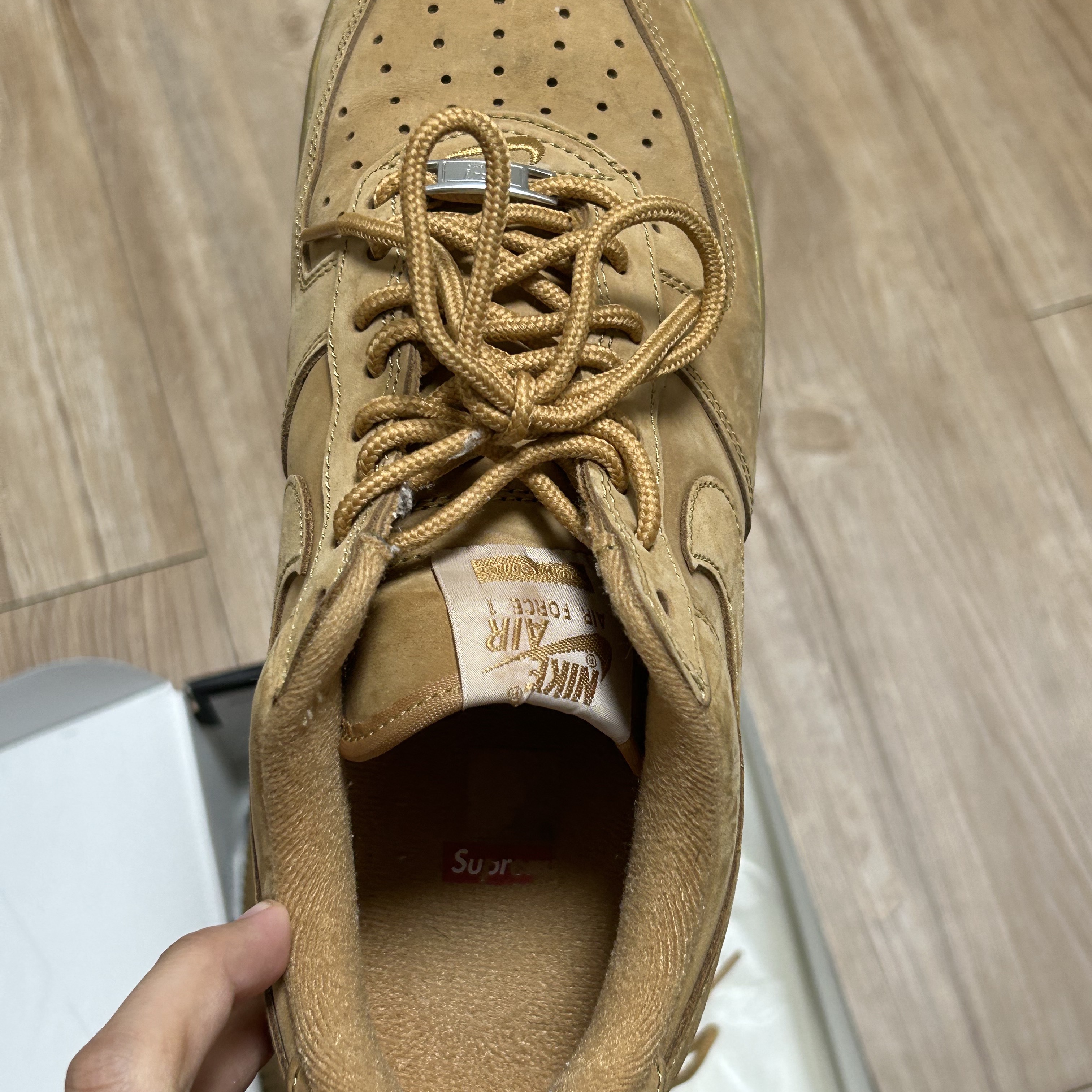 Nike x Supreme Air Force 1 Low Flax 착용 스타일 - 5