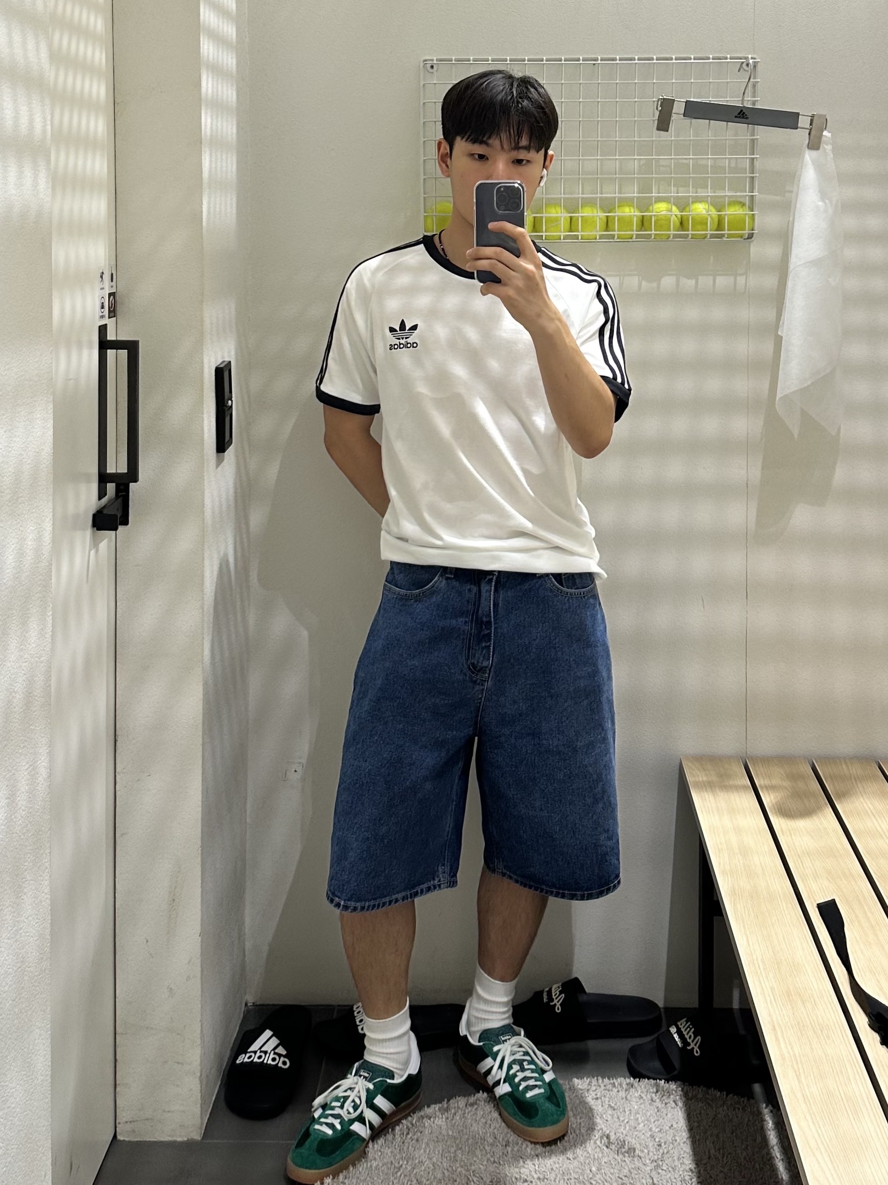 Adidas Gazelle Indoor Collegiate Green, (W) Adidas Adicolor Classics Slim 3S T-Shirt White - KR Sizing 착용 스타일 - 2
