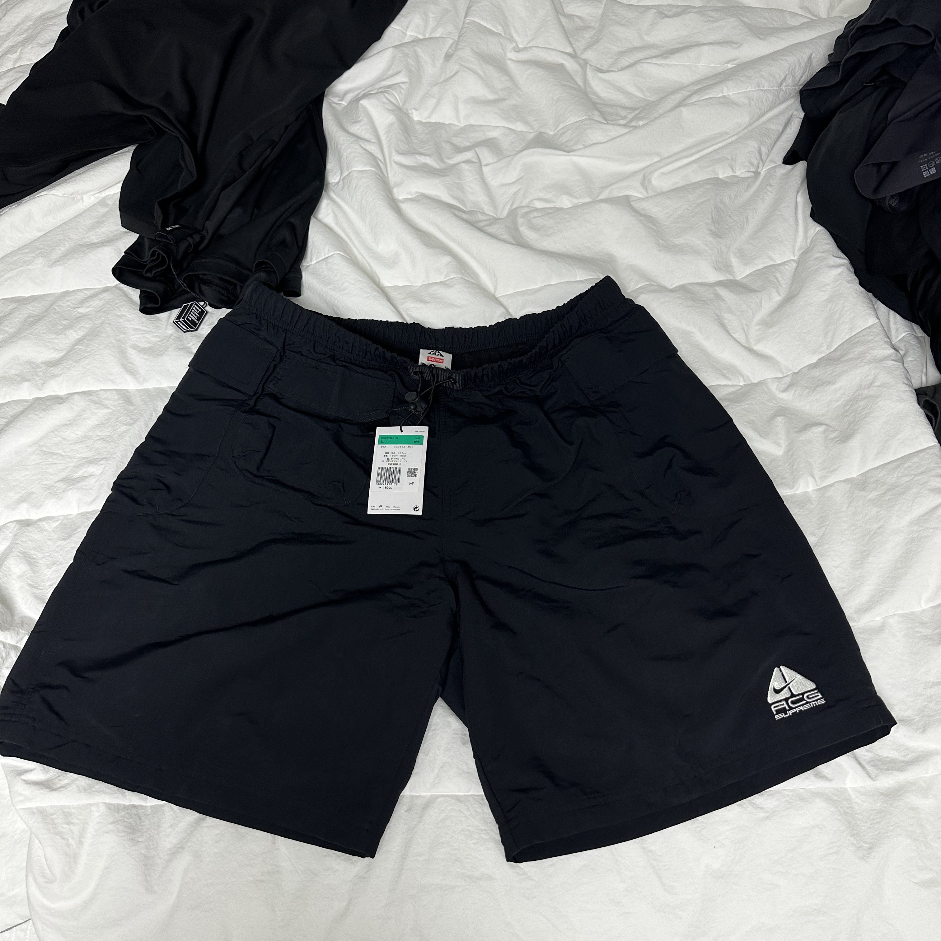 Supreme x Nike ACG Nylon Trail Shorts Black - 22FW 착용 스타일 - 1