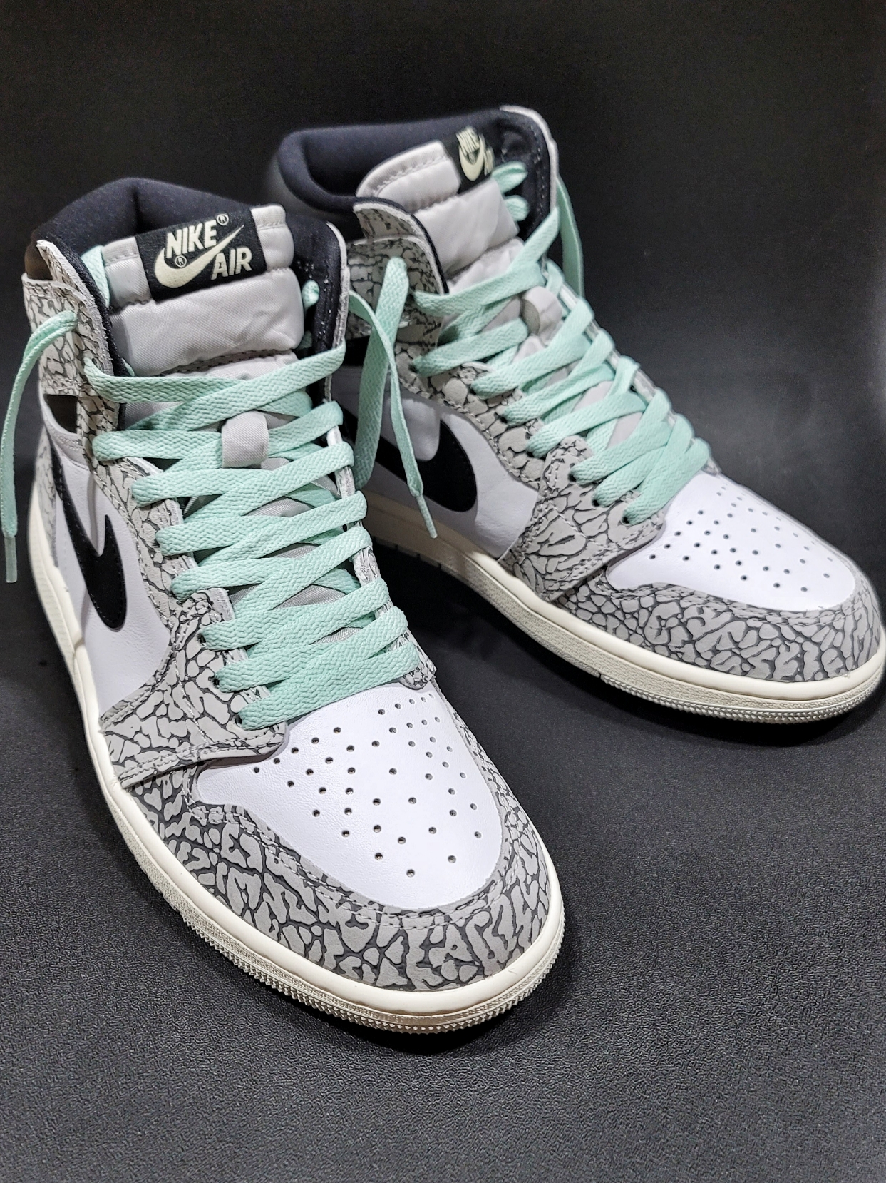 Jordan 1 Retro High OG White Cement 착용 스타일 - 2
