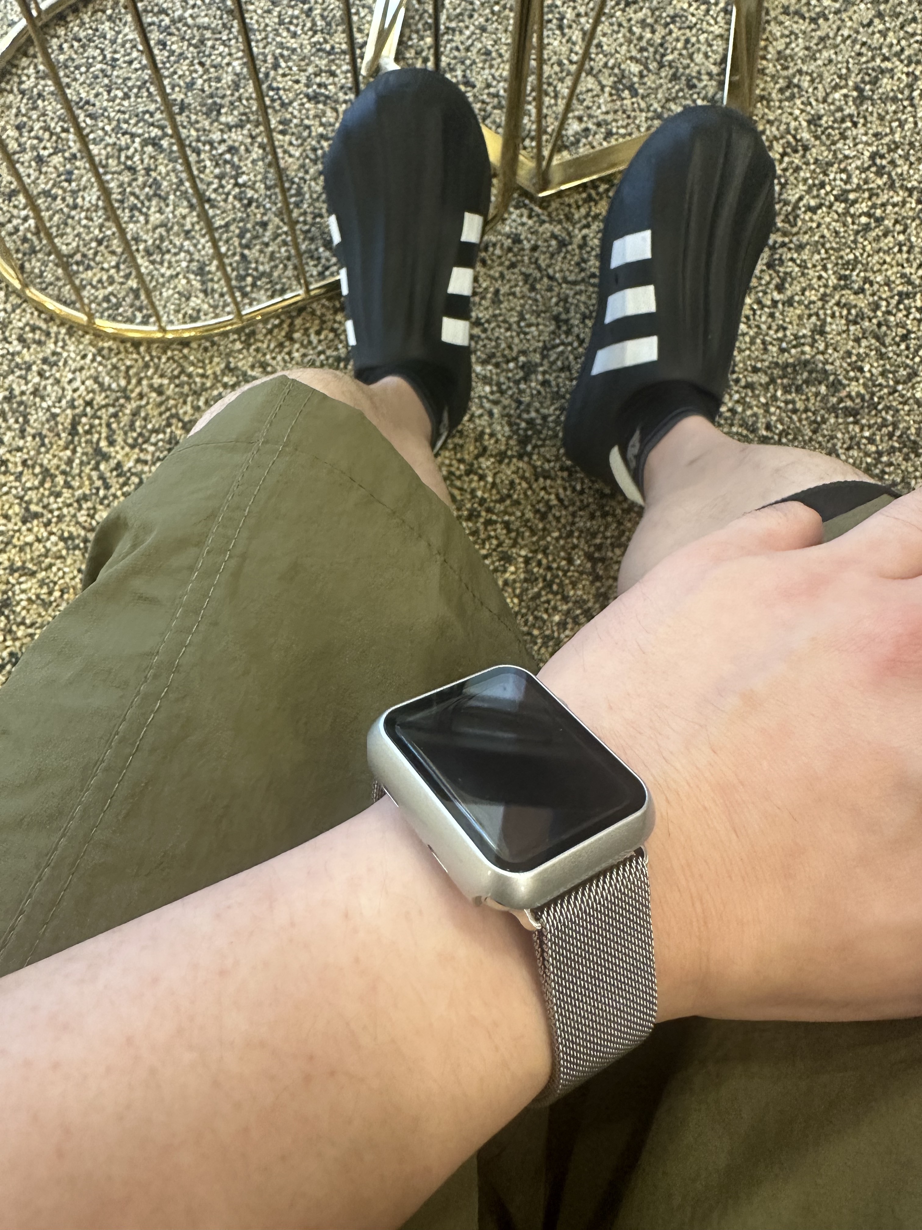 Adidas Adifom Superstar Core Black Cloud White, Apple Watch Series 8 45mm GPS Silver Aluminium Case with Sport Band White (Korean Ver.) 착용 스타일