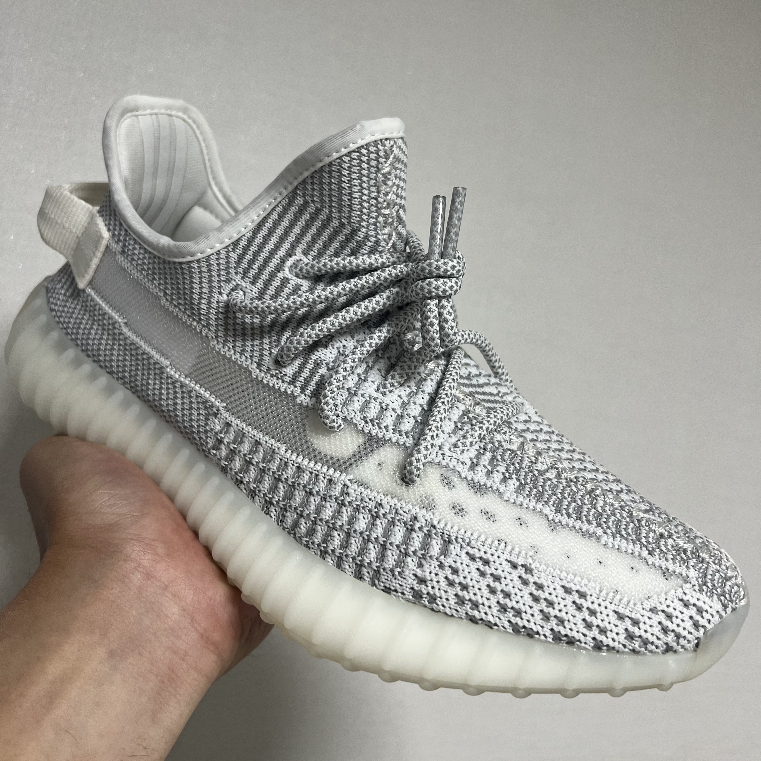 Adidas Yeezy Boost 350 V2 Static 2023 착용 스타일 - 2