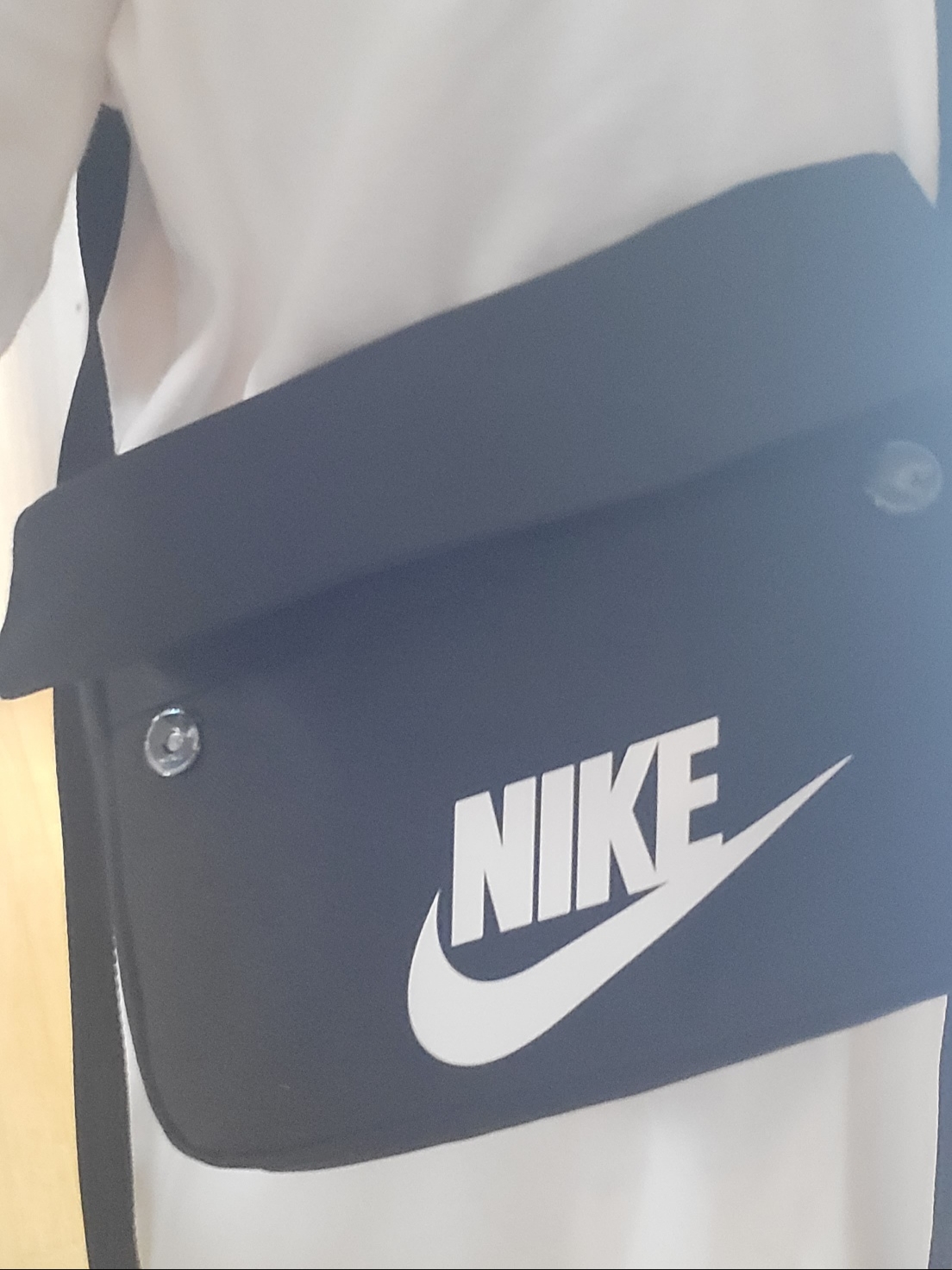 Nike NSW Futura 365 Crossbody Bag 3L Black 착용 스타일