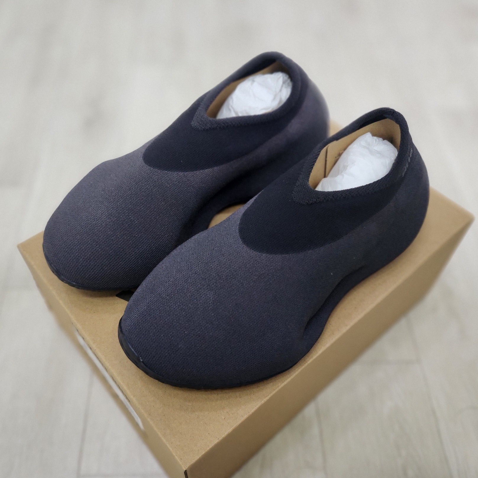 Adidas Yeezy Knit RNR Fade Onyx 착용 스타일 - 2