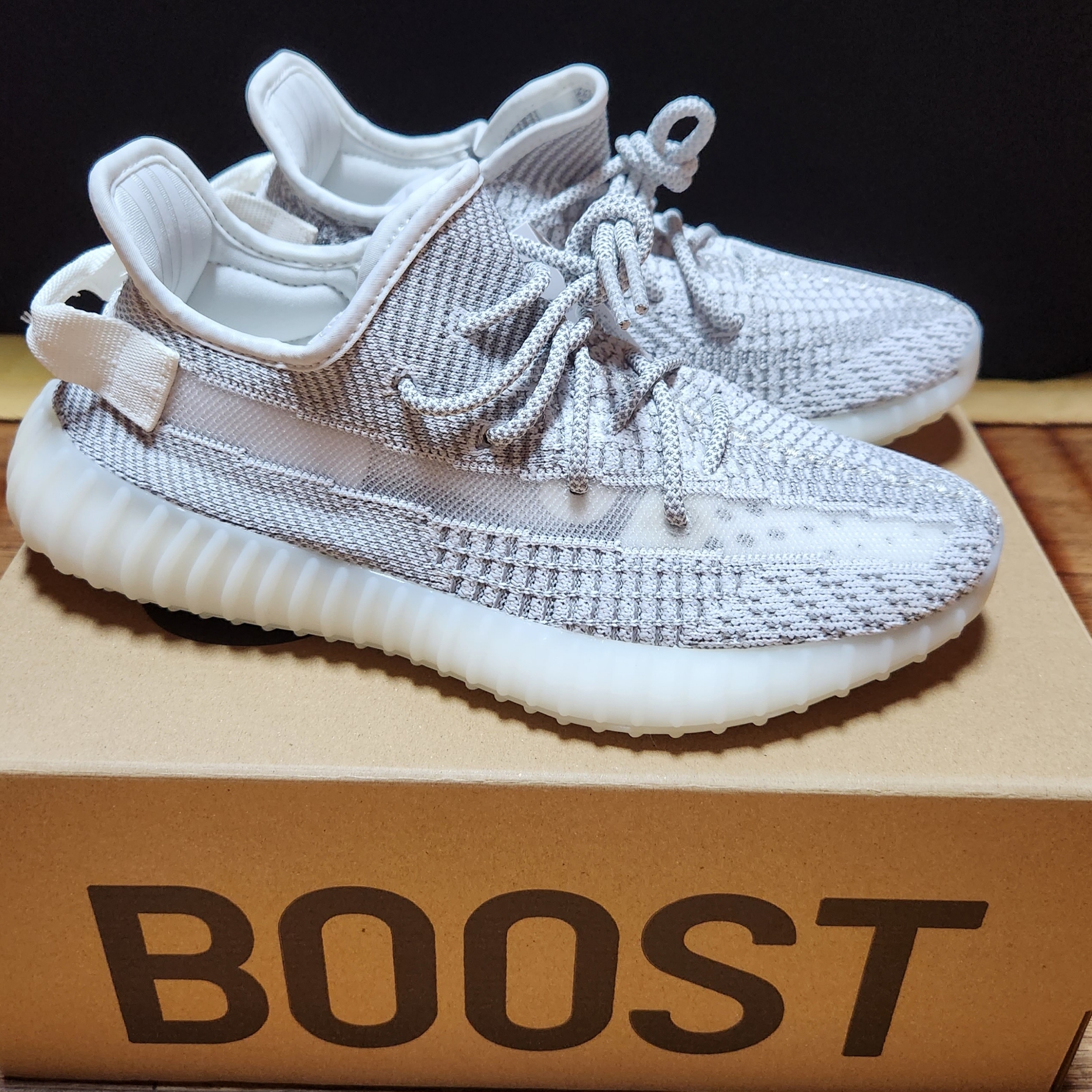 Adidas Yeezy Boost 350 V2 Static 2023 착용 스타일 - 2