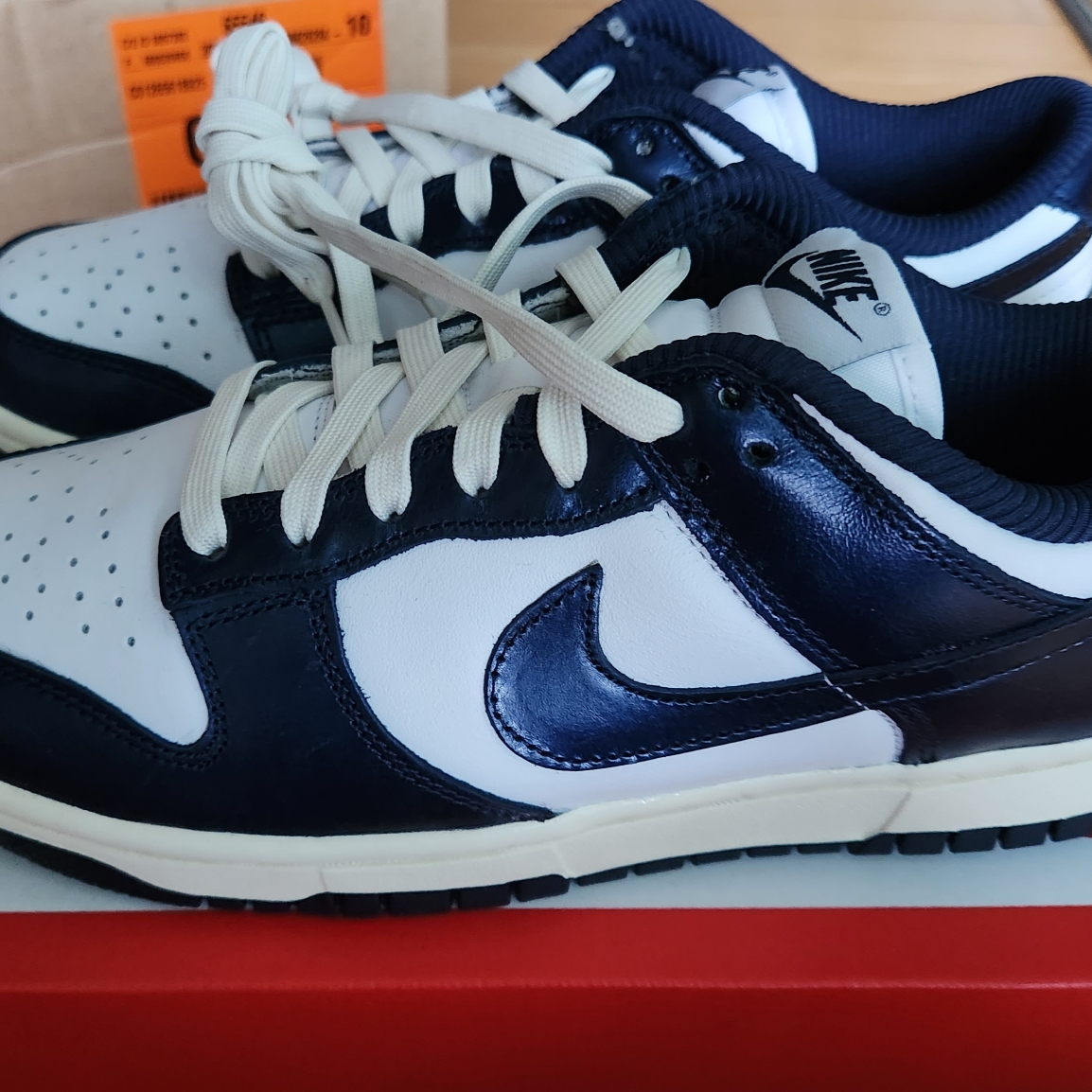 (W) Nike Dunk Low PRM Midnight Navy and White 착용 스타일 - 3