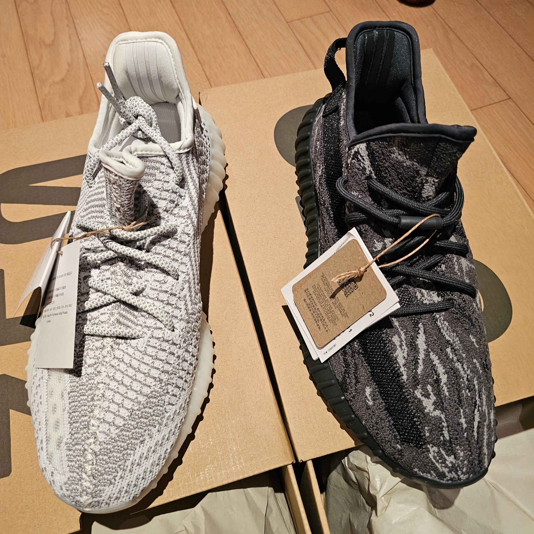 Adidas Yeezy Boost 350 V2 Static 2023, Adidas Yeezy Boost 350 V2 MX Dark Salt 착용 스타일 - 3