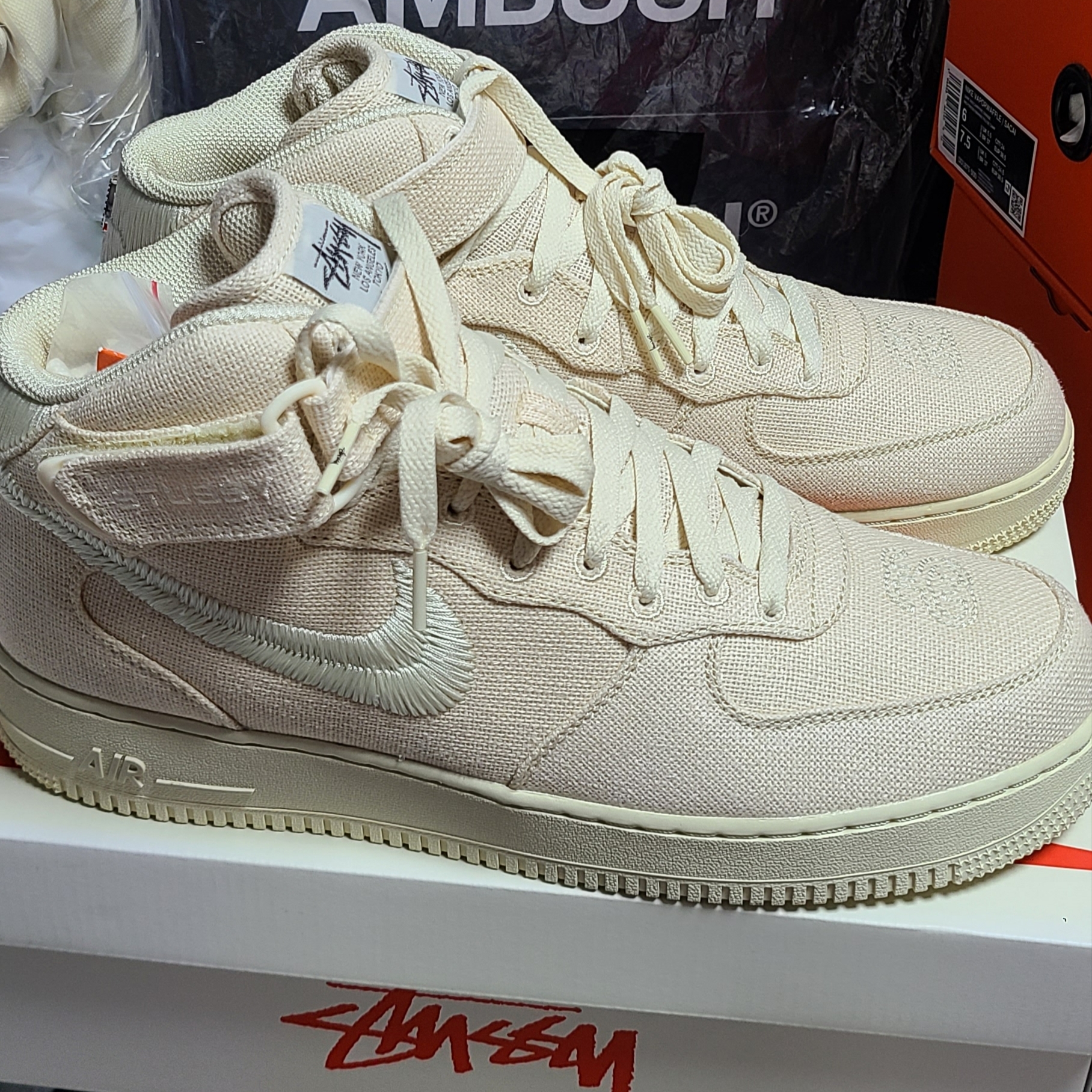 Nike x Stussy Air Force 1 '07 Mid SP Fossil 착용 스타일 - 1