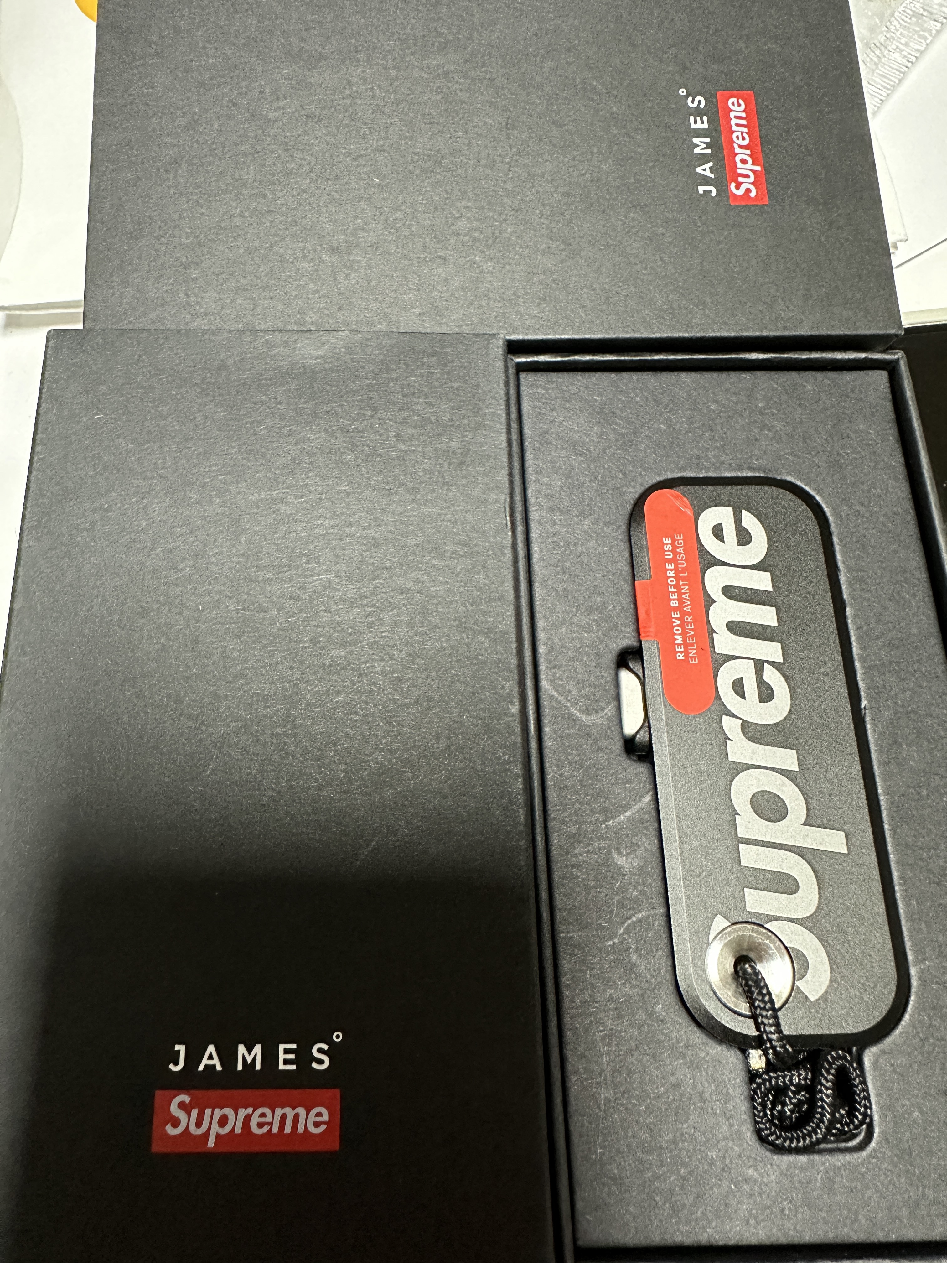 Supreme x James Brand Palmer Utility Knife Black - 23SS 착용 스타일