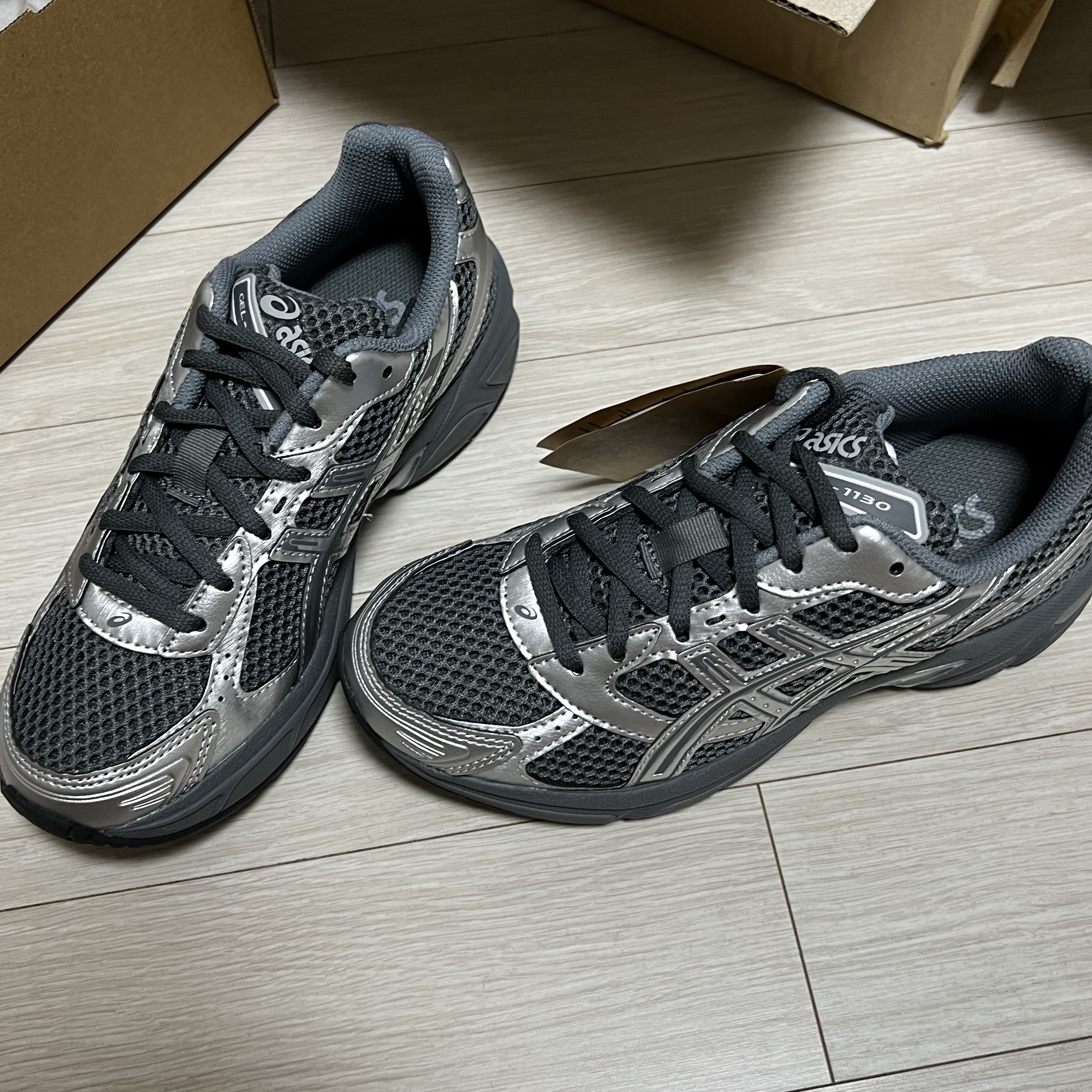 Asics Gel-1130 Steel Grey Pure Silver 착용 스타일 - 3