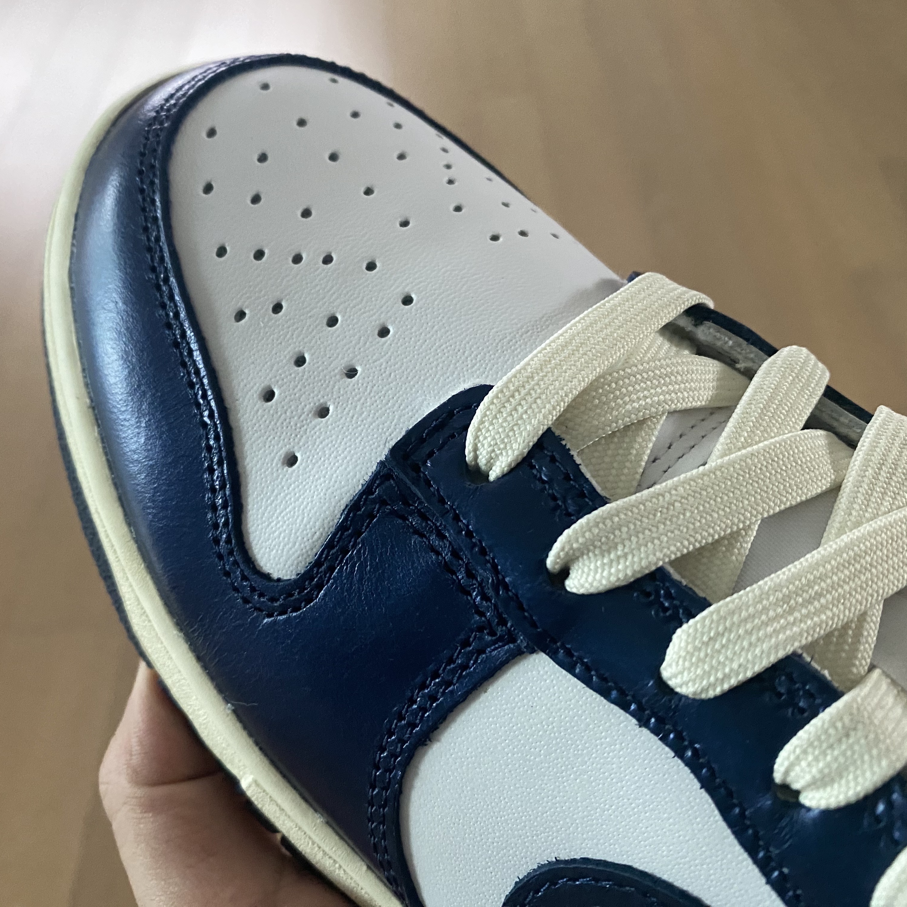 (W) Nike Dunk Low PRM Midnight Navy and White 착용 스타일 - 5