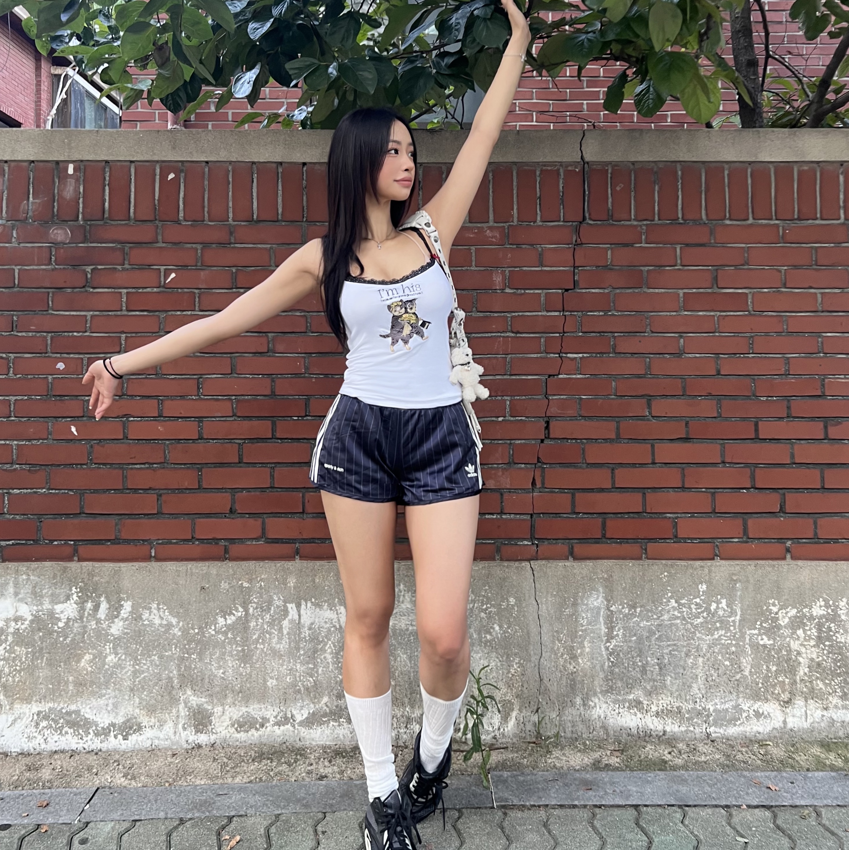 (W) Adidas x Sporty & Rich Shorts Legend Ink - US Sizing, (W) Adidas x Sporty & Rich Shorts Legend Ink - KR Sizing ์ฐฉ์ฉ ์คํ์ผ - 2