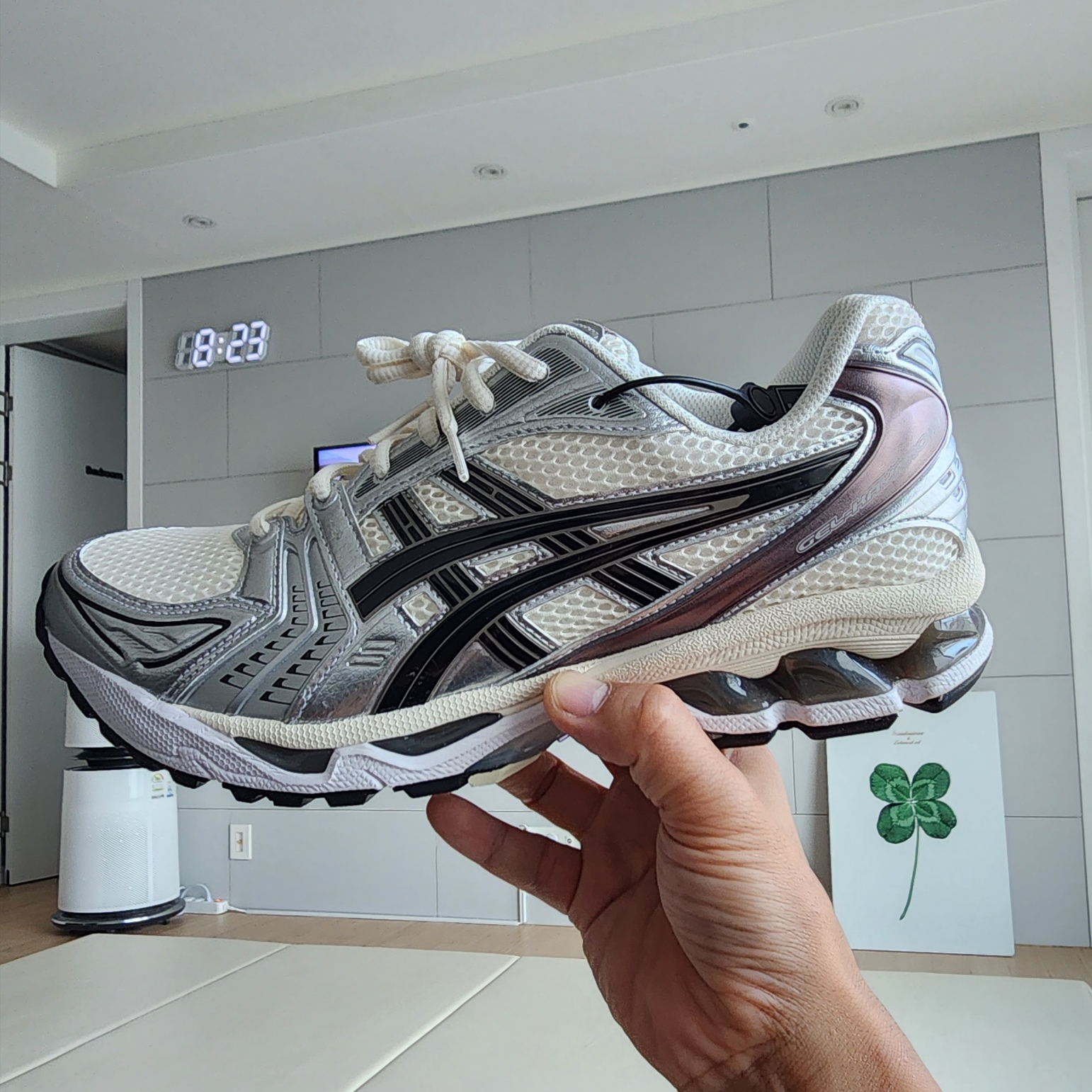 Asics Gel-Kayano 14 Cream Black 착용 스타일 - 2