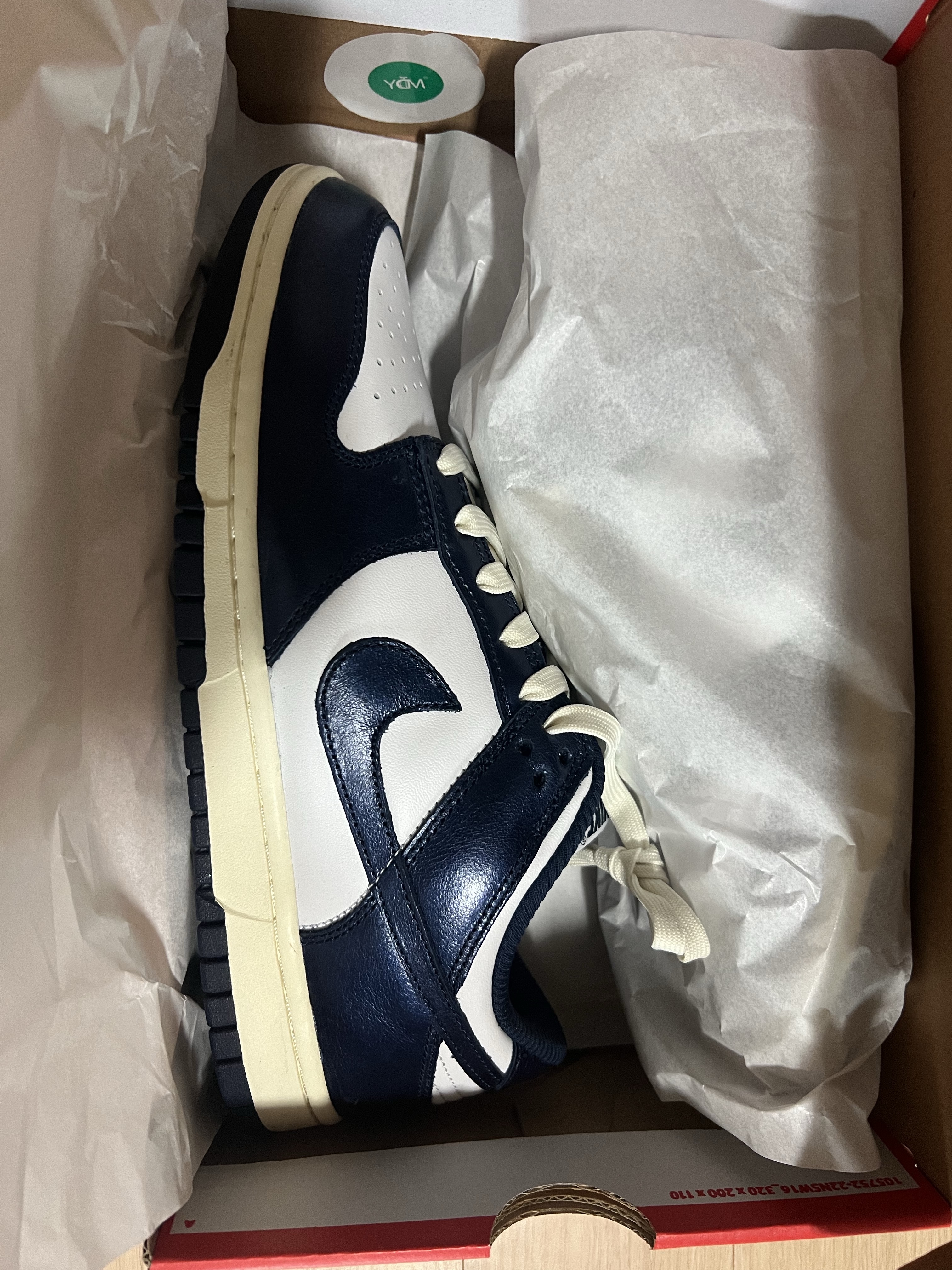 (W) Nike Dunk Low PRM Midnight Navy and White 착용 스타일