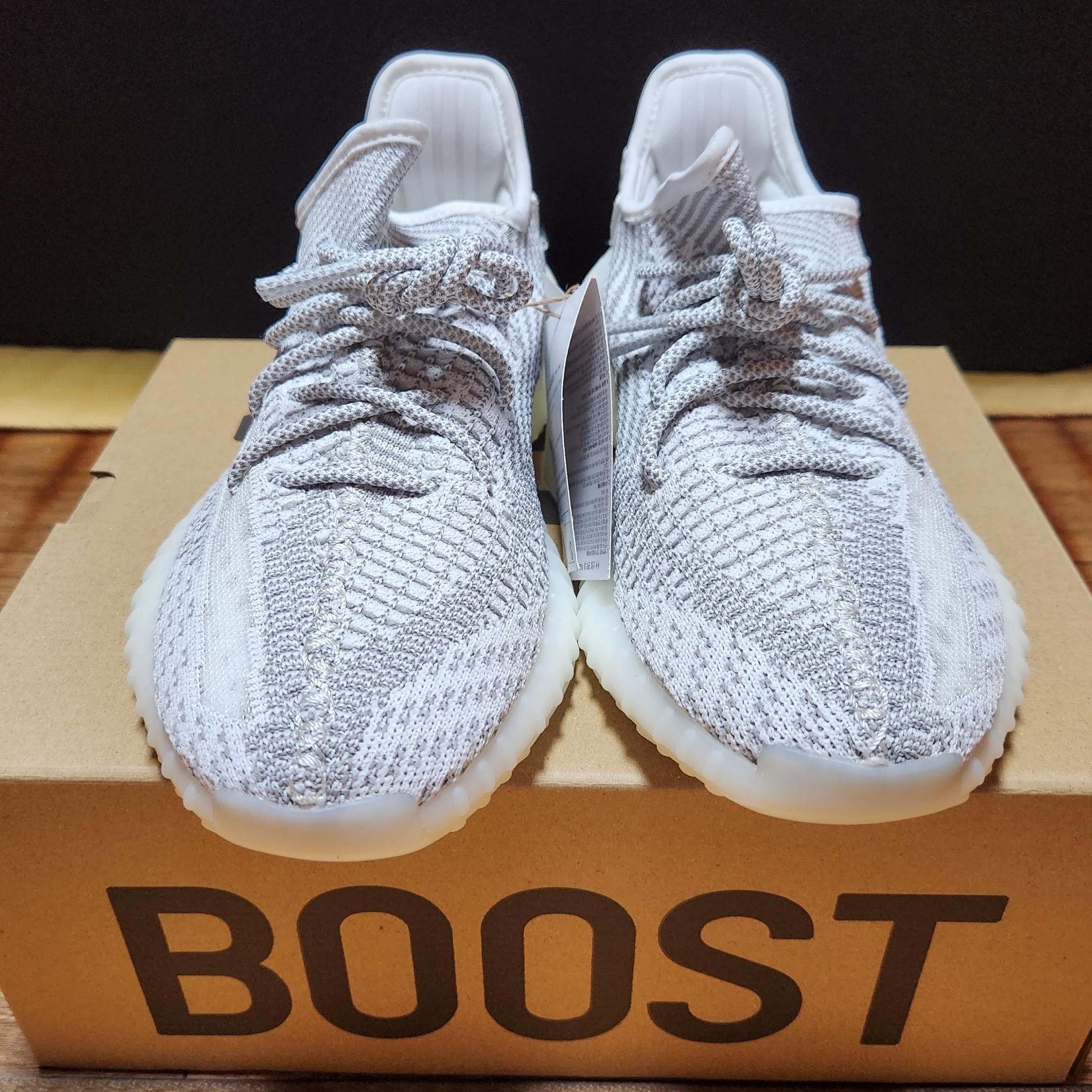 Adidas Yeezy Boost 350 V2 Static 2023 착용 스타일 - 1