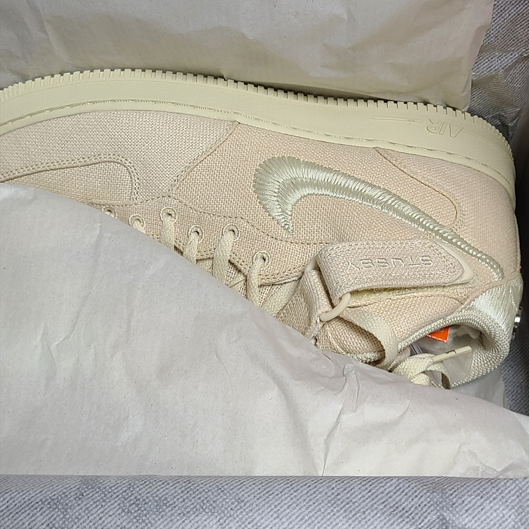 Nike x Stussy Air Force 1 '07 Mid SP Fossil 착용 스타일 - 2
