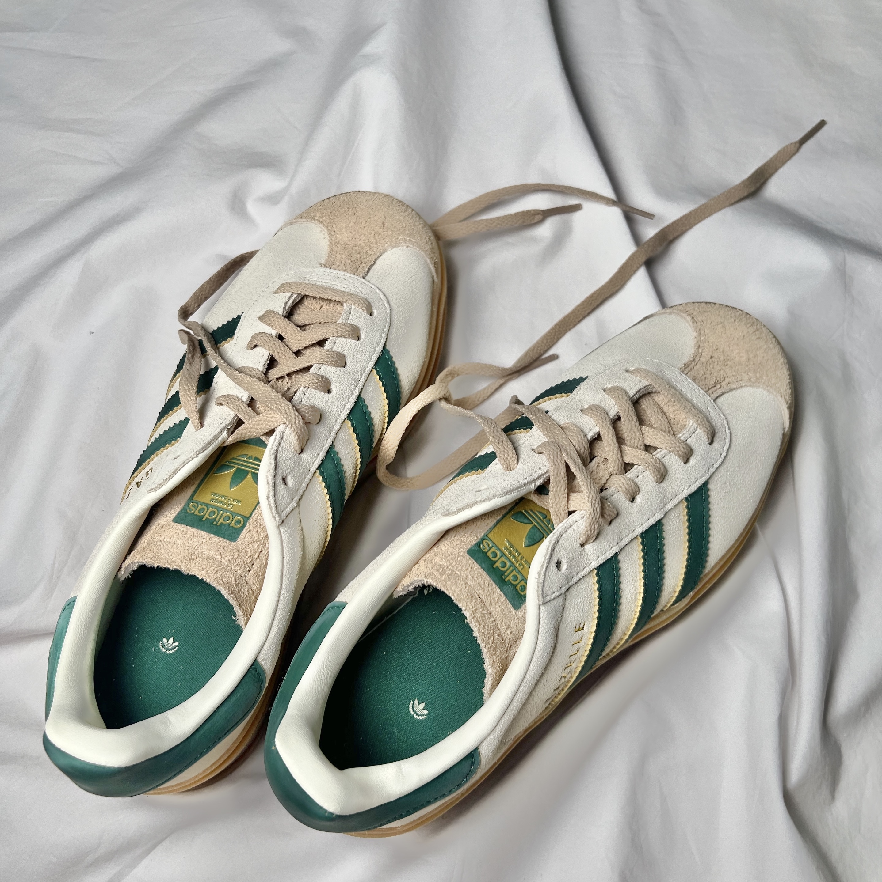 (W) Adidas Gazelle Bold Cream White Collegiate Green 착용 스타일 - 1