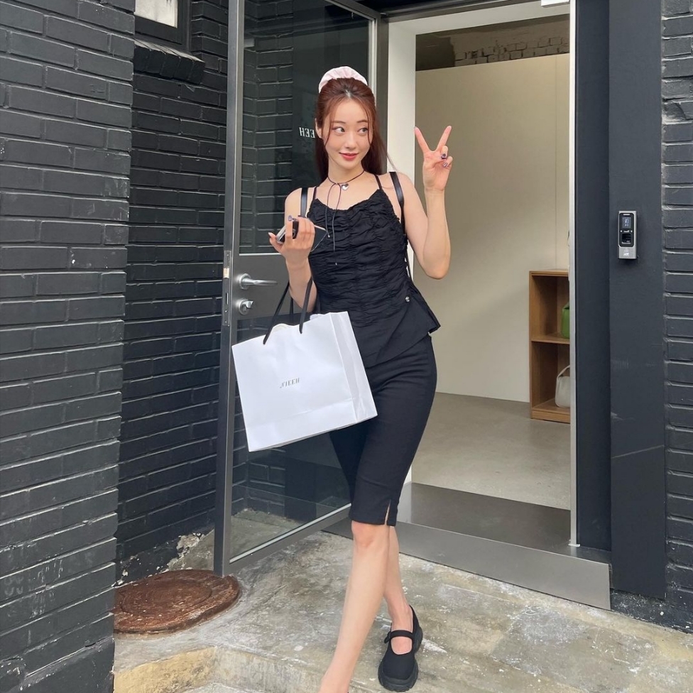 Nieeh Women Turtle Bag Black 착용 스타일 - 1
