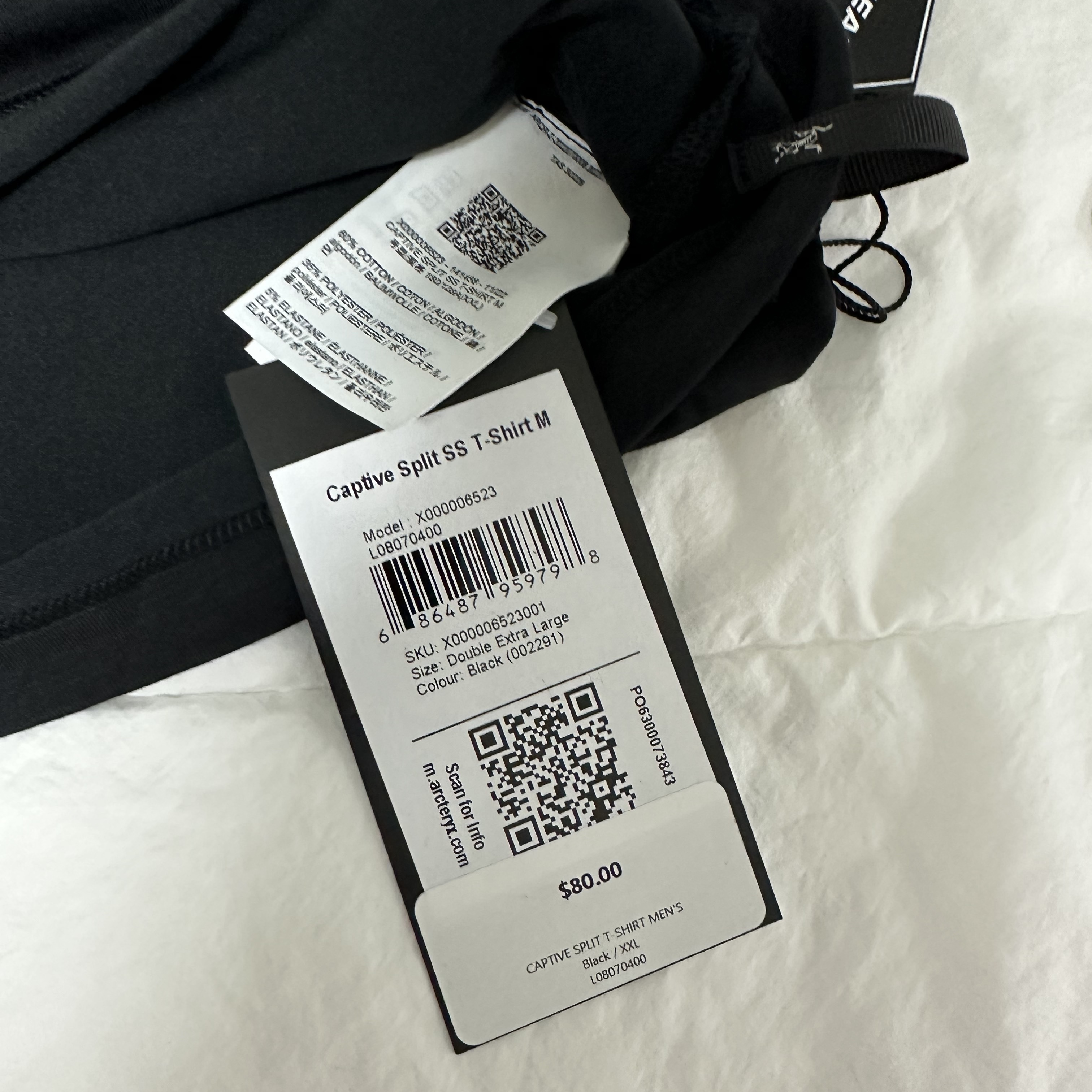 Arc'teryx Captive Split T-Shirt Black Gold 착용 스타일 - 3