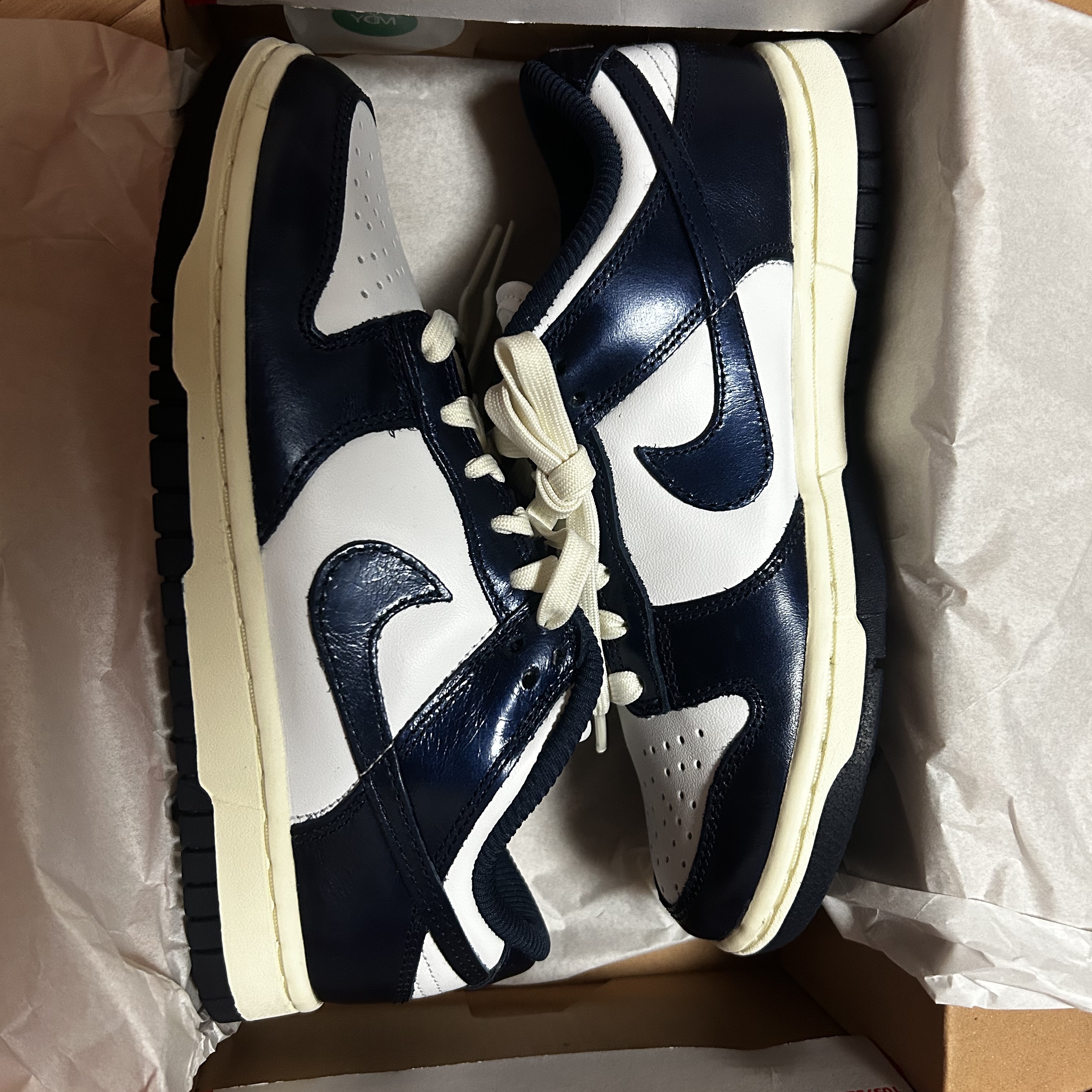 (W) Nike Dunk Low PRM Midnight Navy and White 착용 스타일 - 5