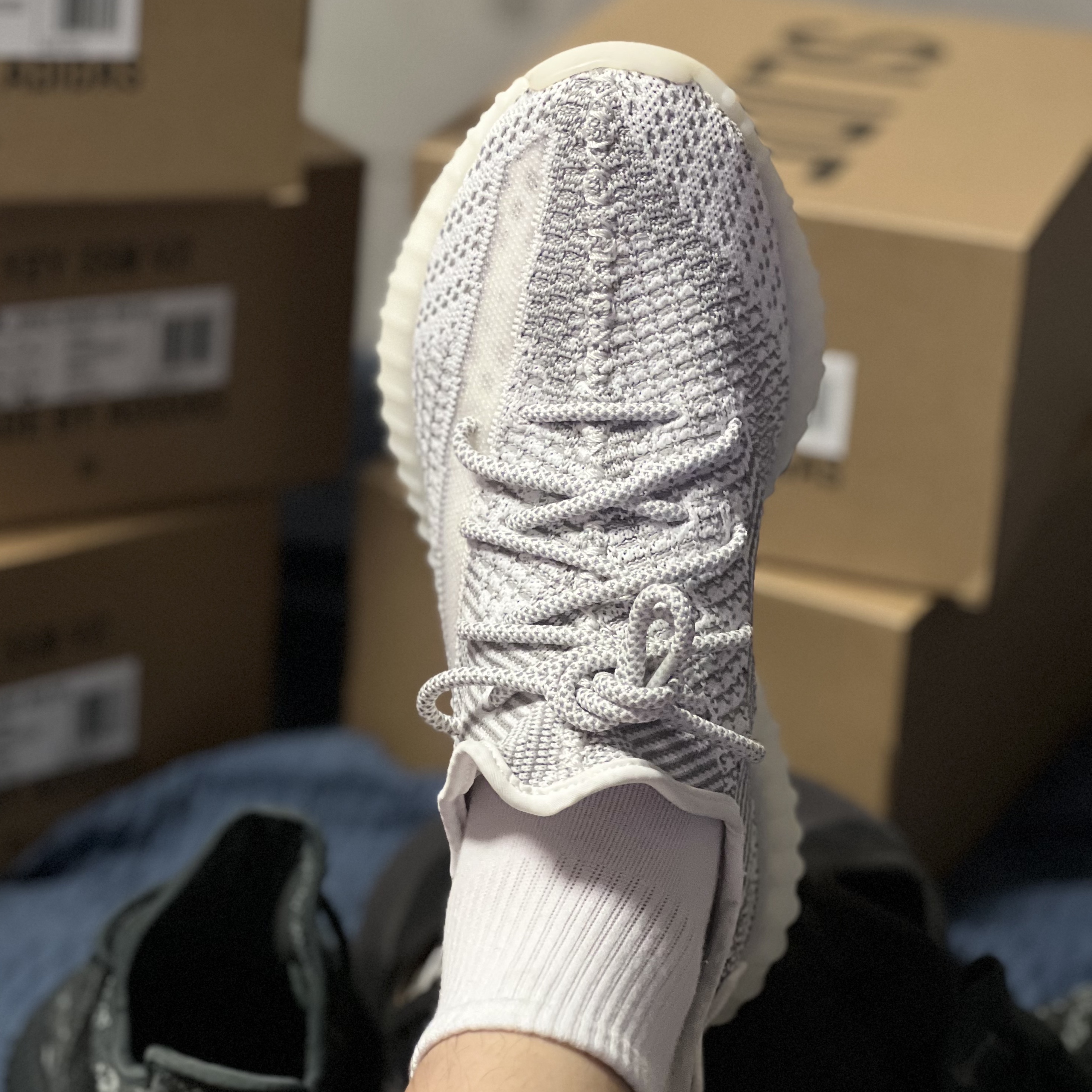 Adidas Yeezy Boost 350 V2 Static 2023 착용 스타일 - 1