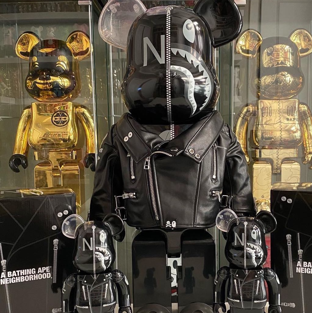 Bearbrick x BAPE x Neighborhood 1000% 착용 스타일