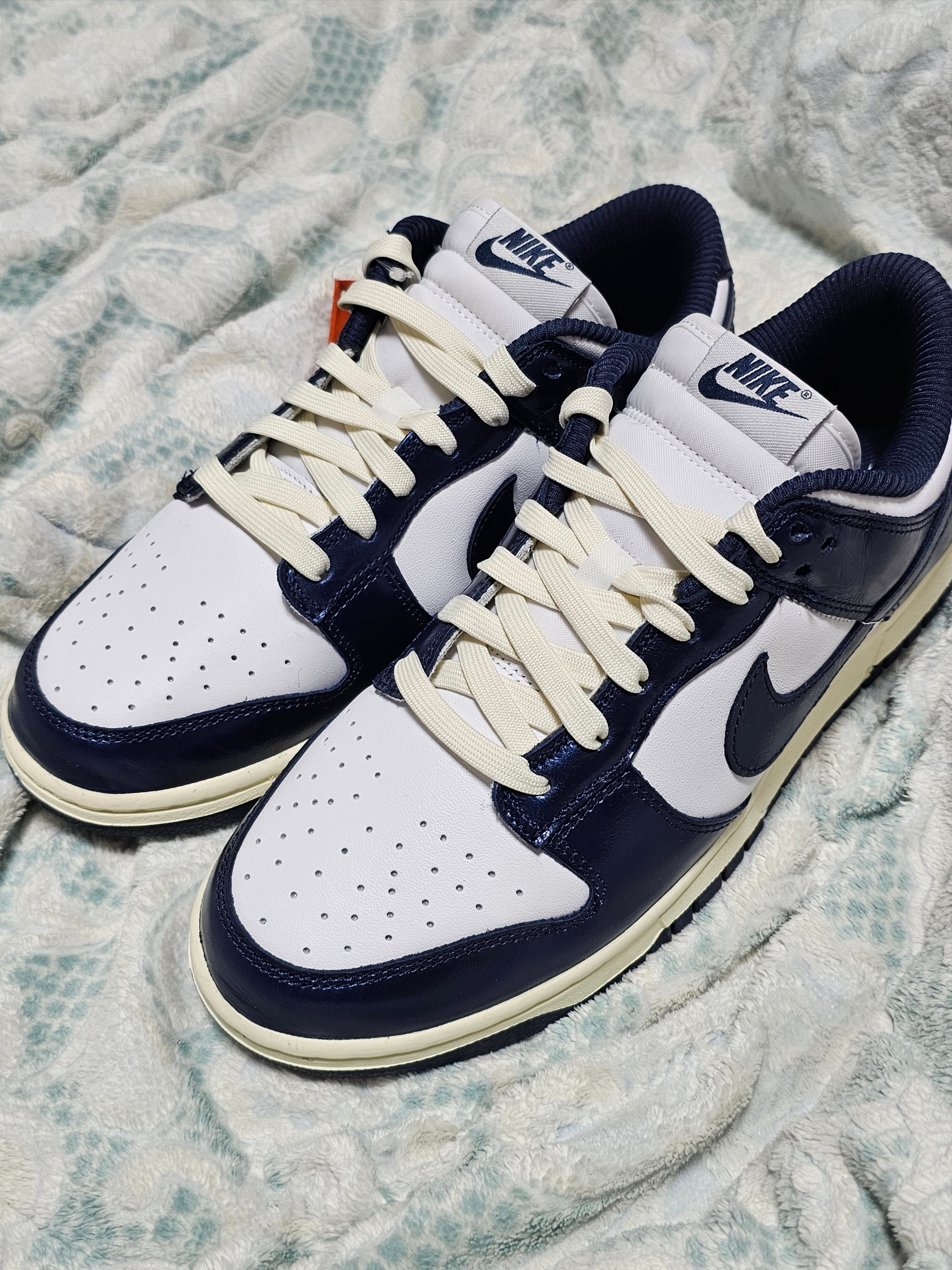(W) Nike Dunk Low PRM Midnight Navy and White 착용 스타일