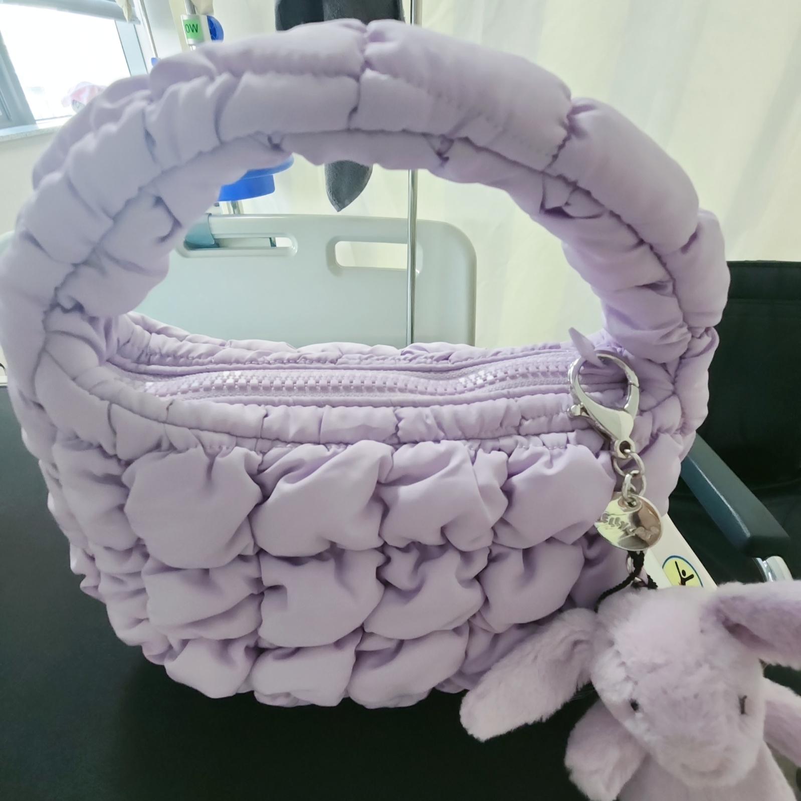 Jellycat Bashful Bunny Bag Charm Lavender 착용 스타일