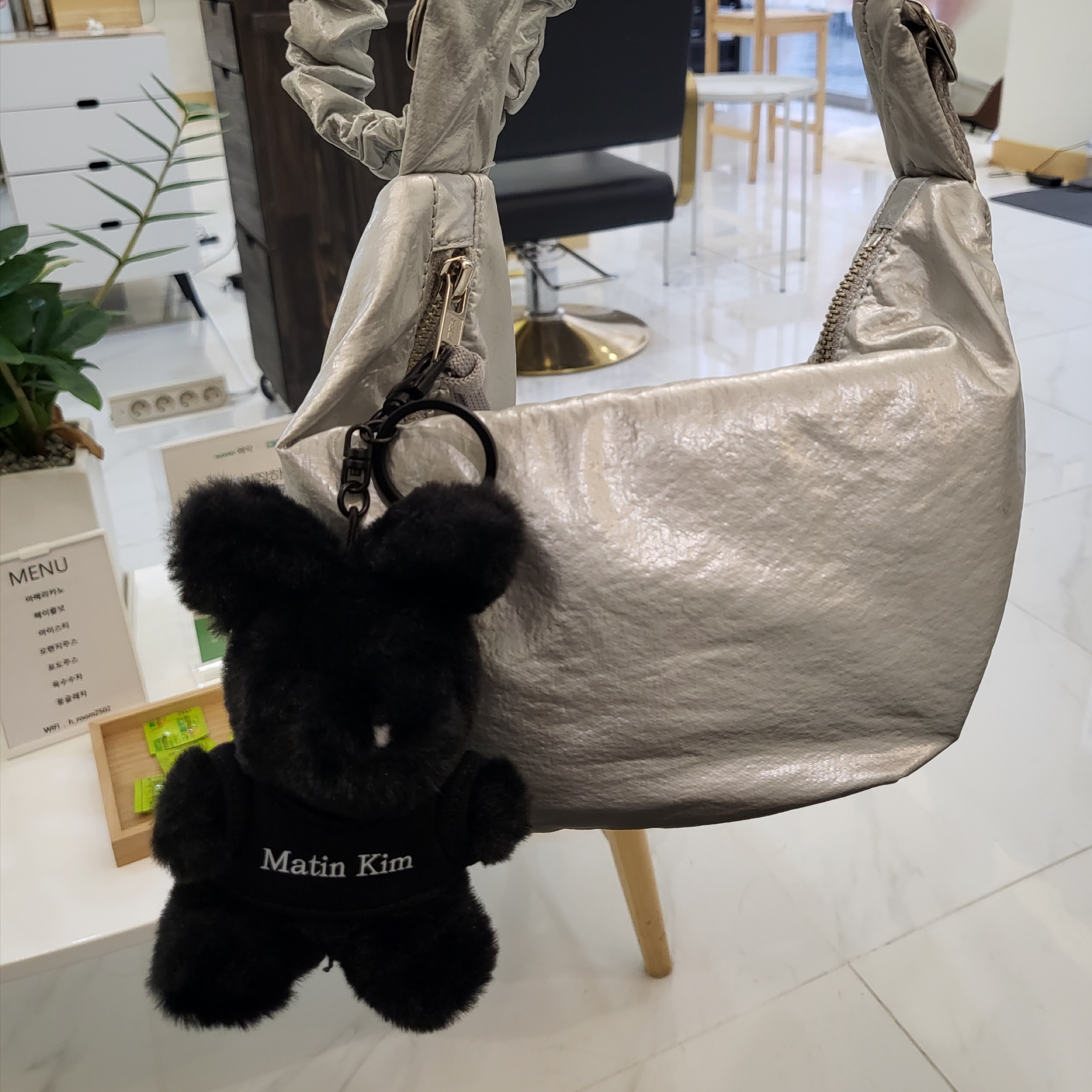 Matin Kim Black Bunny Toy Keyring Black 착용 스타일