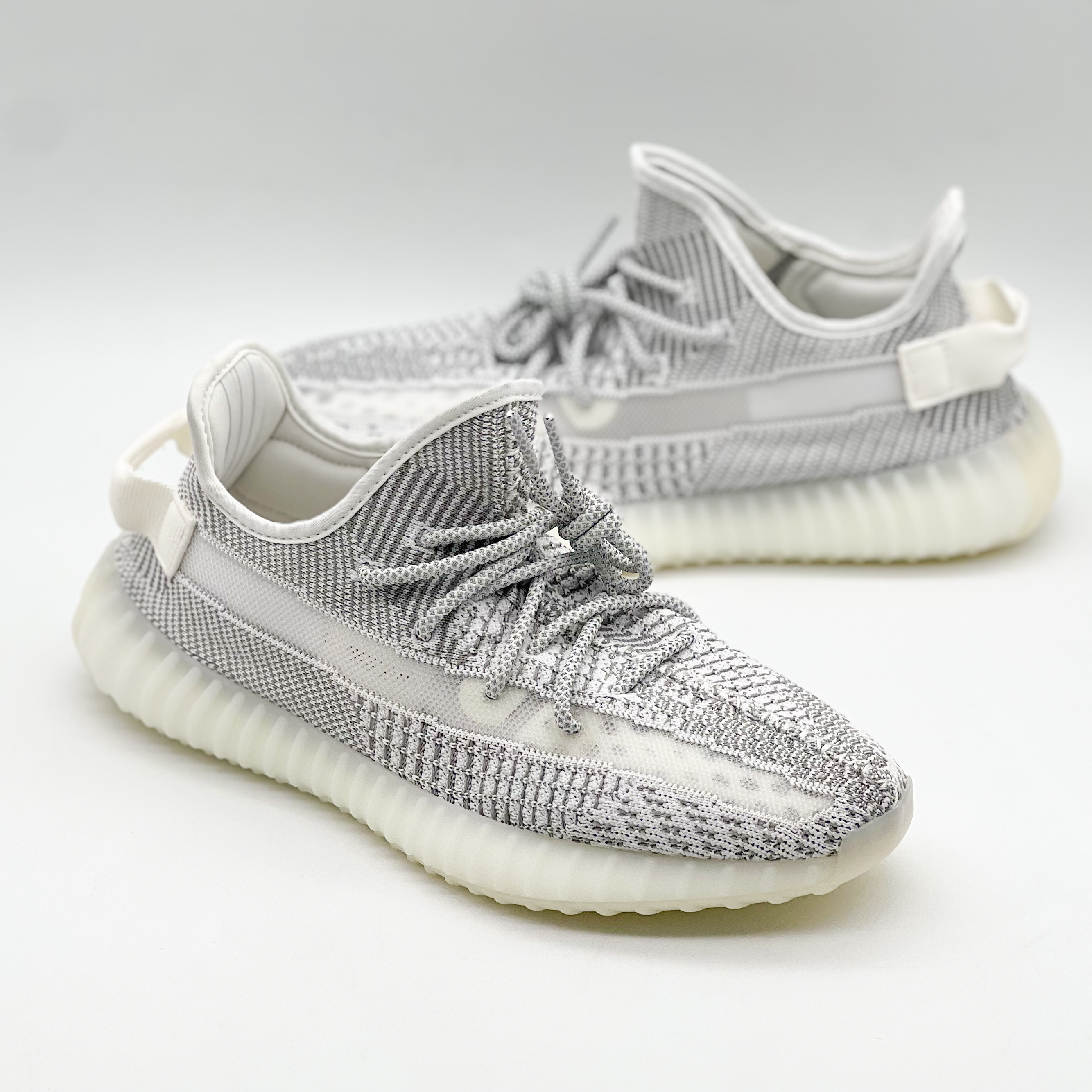 Adidas Yeezy Boost 350 V2 Static 2023 착용 스타일 - 2