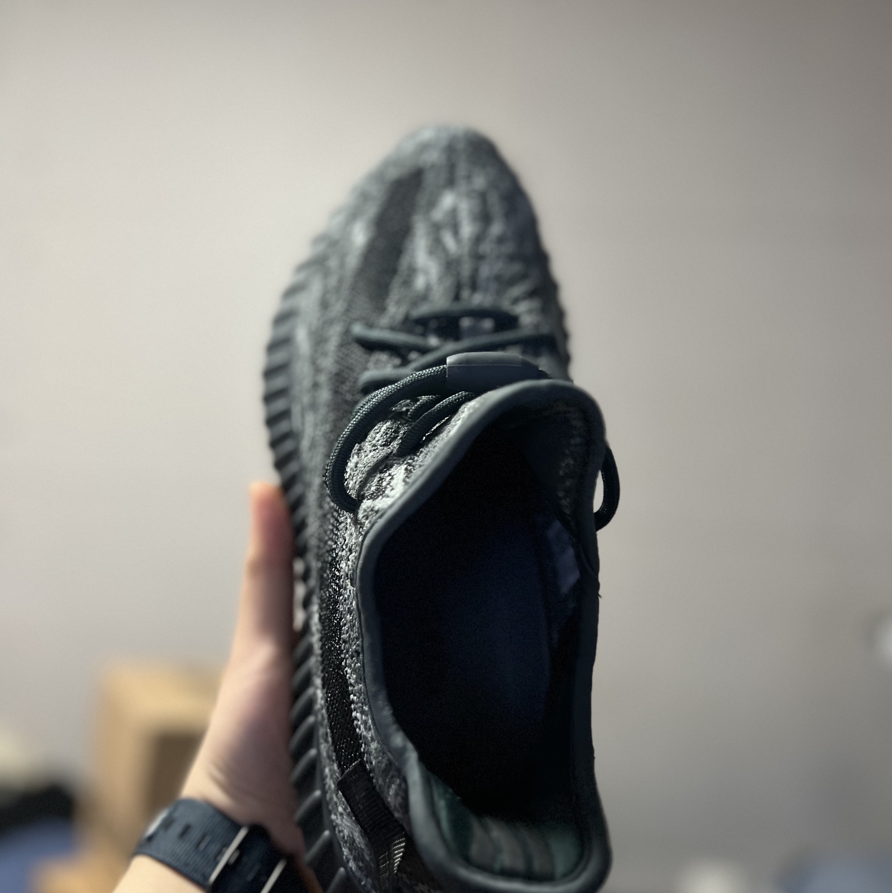 Adidas Yeezy Boost 350 V2 MX Dark Salt 착용 스타일 - 4