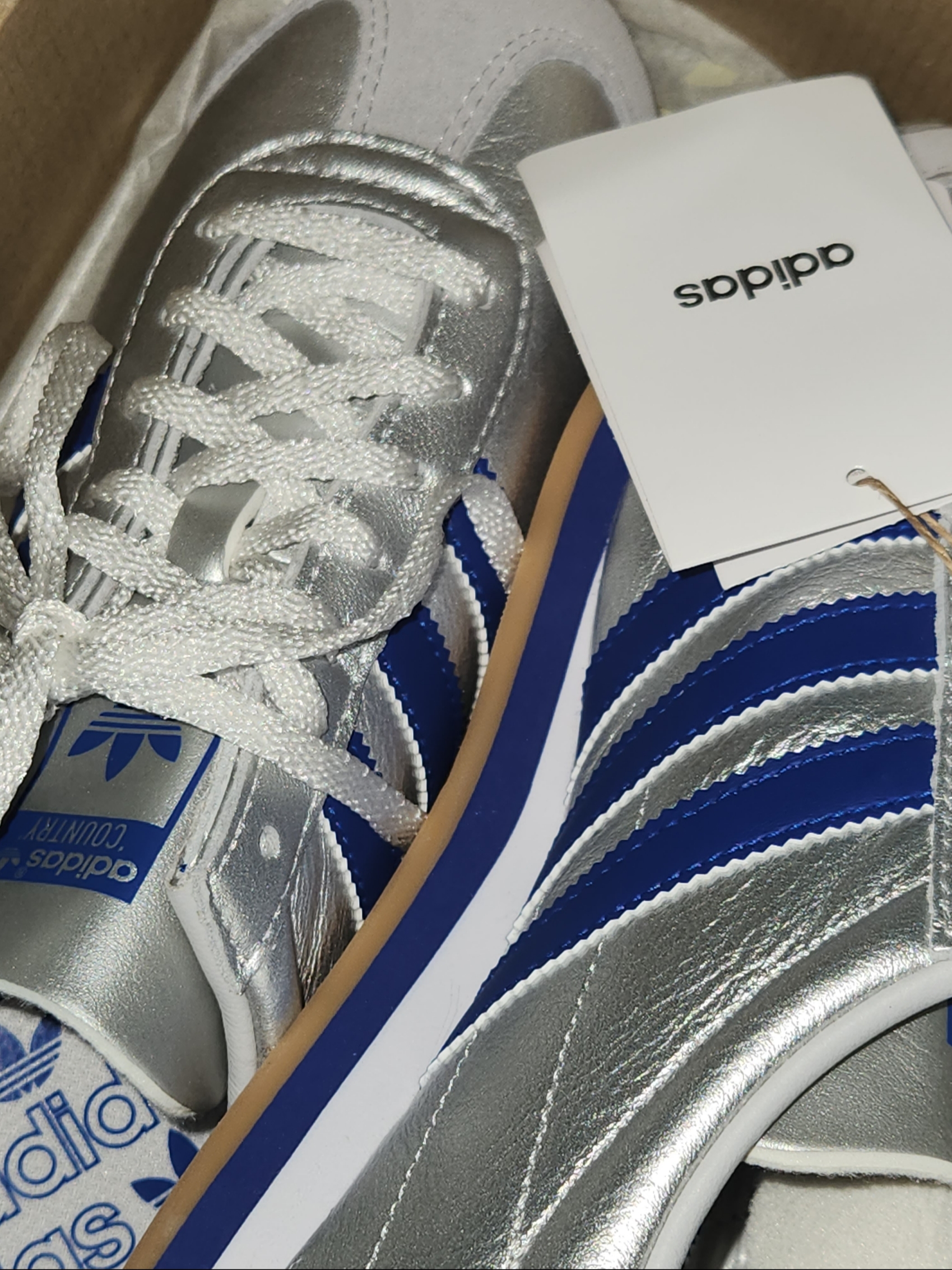 Adidas Country OG Matte Silver Bright Blue 착용 스타일 - 2
