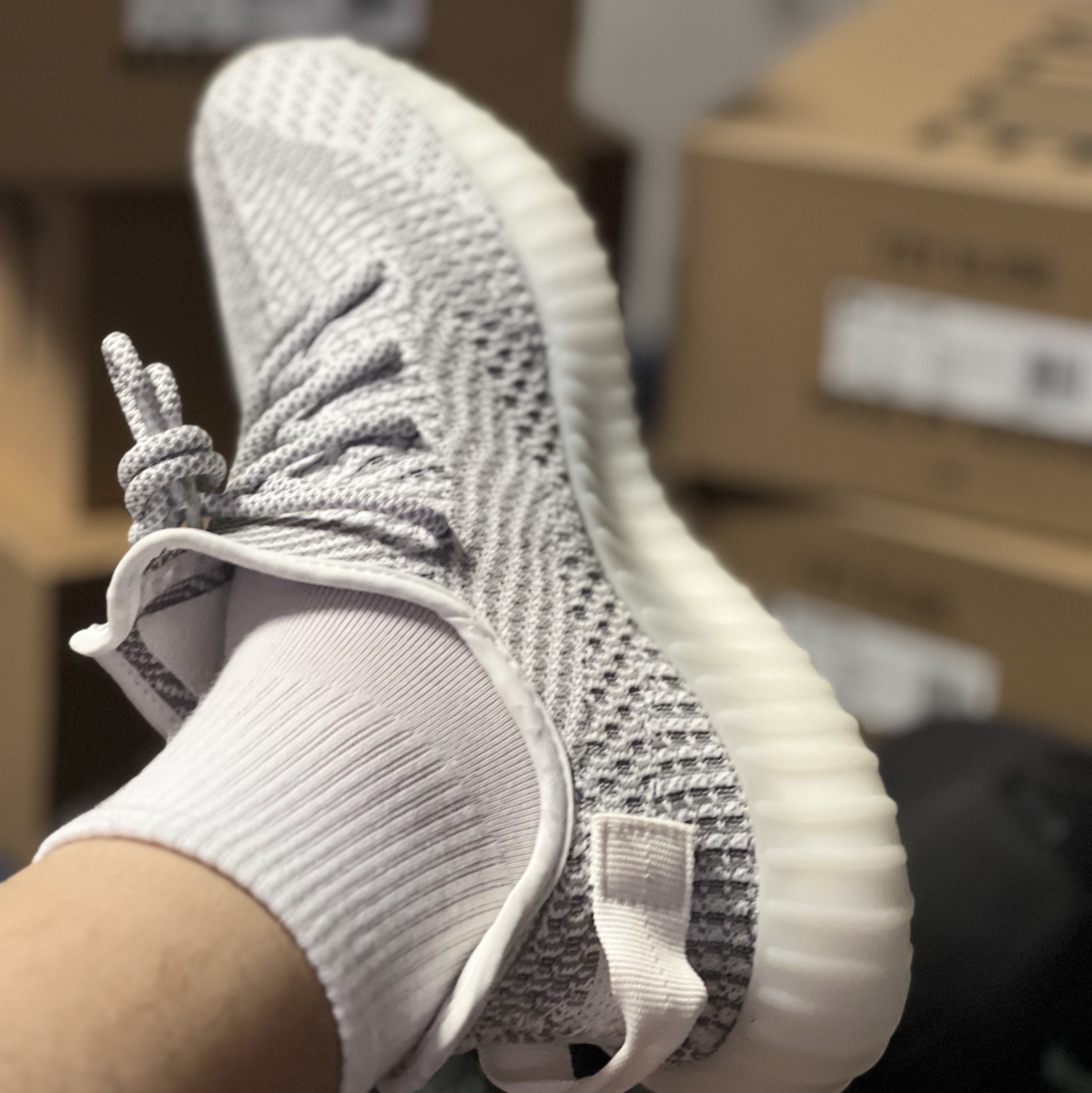 Adidas Yeezy Boost 350 V2 Static 2023 착용 스타일 - 2