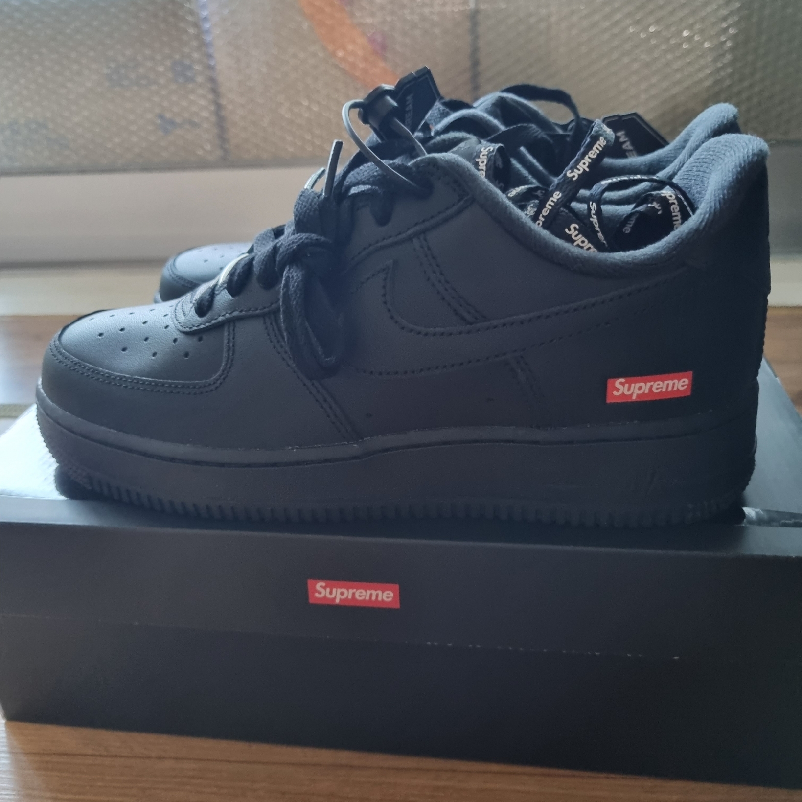 Nike x Supreme Air Force 1 Low Black 착용 스타일