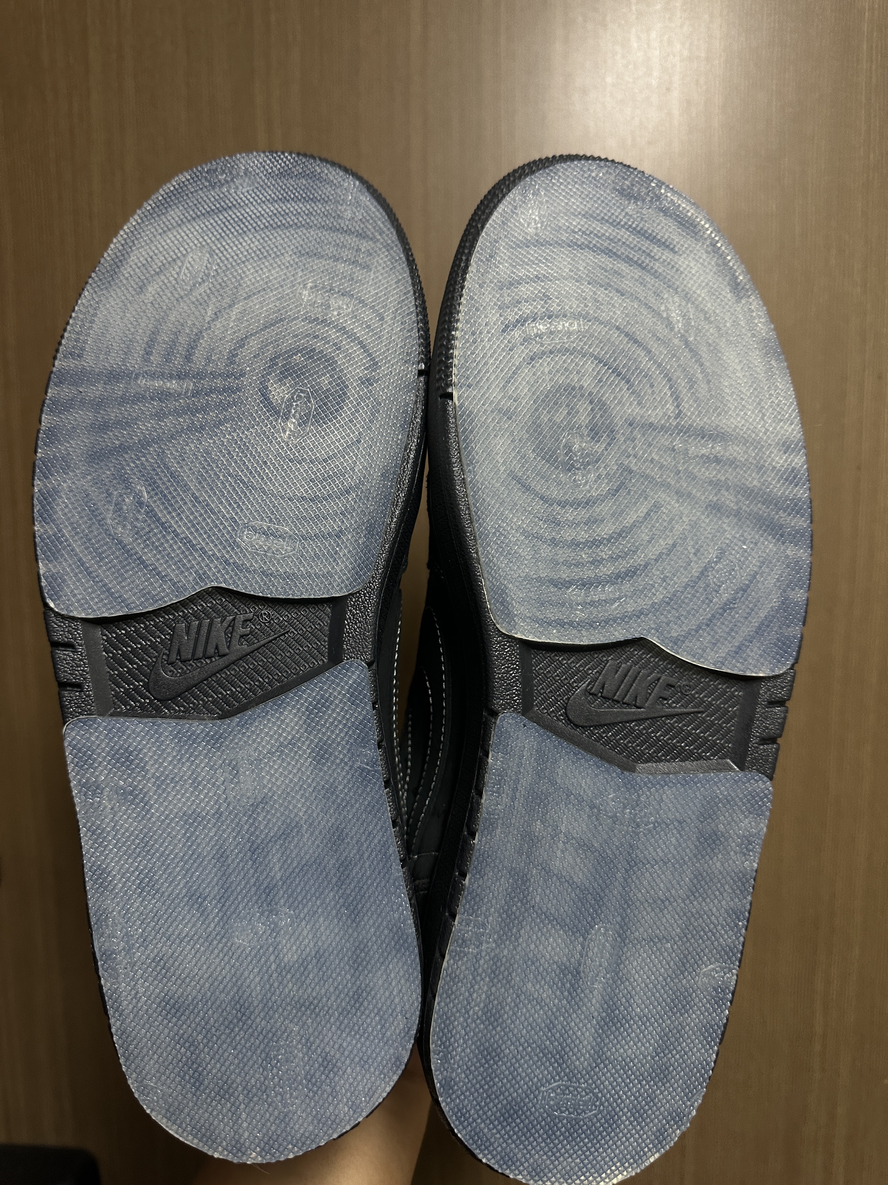 Jordan 1 x Travis Scott Retro Low OG SP Black Phantom 착용 스타일 - 2