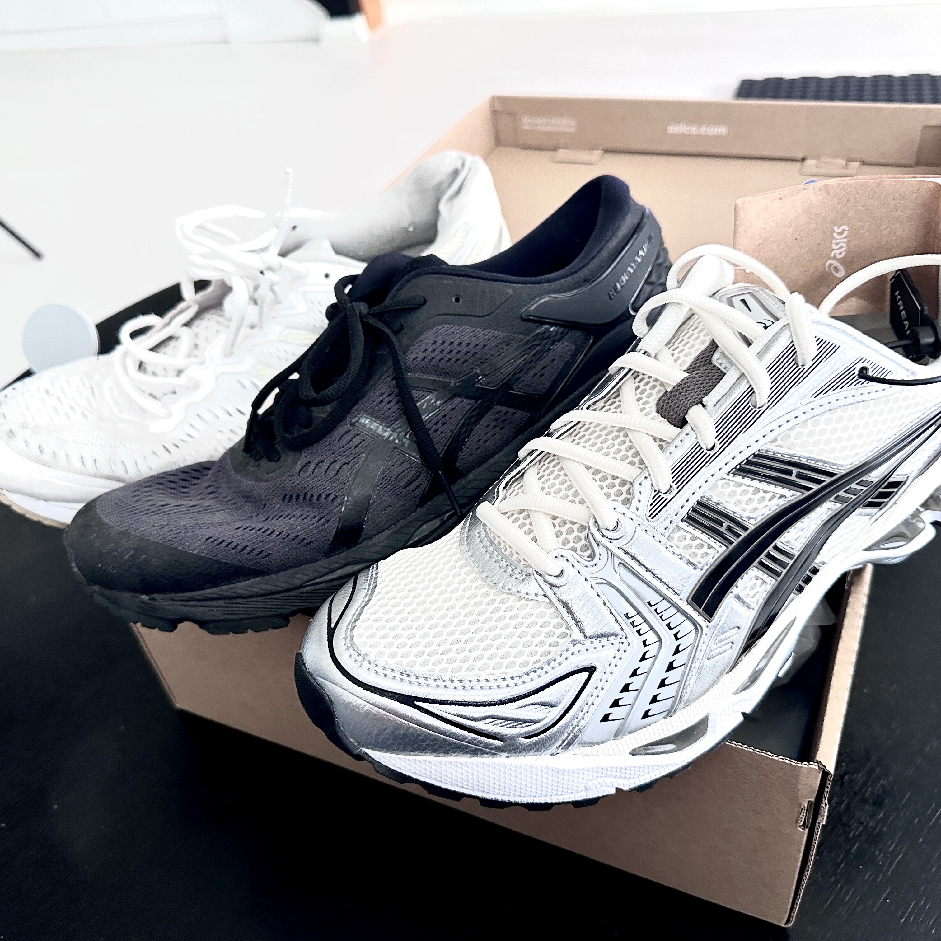 Asics Gel-Kayano 14 Cream Black 착용 스타일 - 2
