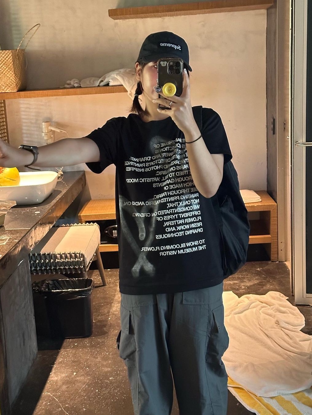 The Museum Visitor Heart Sprayed T-Shirt Black, The Museum Visitor Women Crop Heart Sprayed T-Shirts Black 착용 스타일