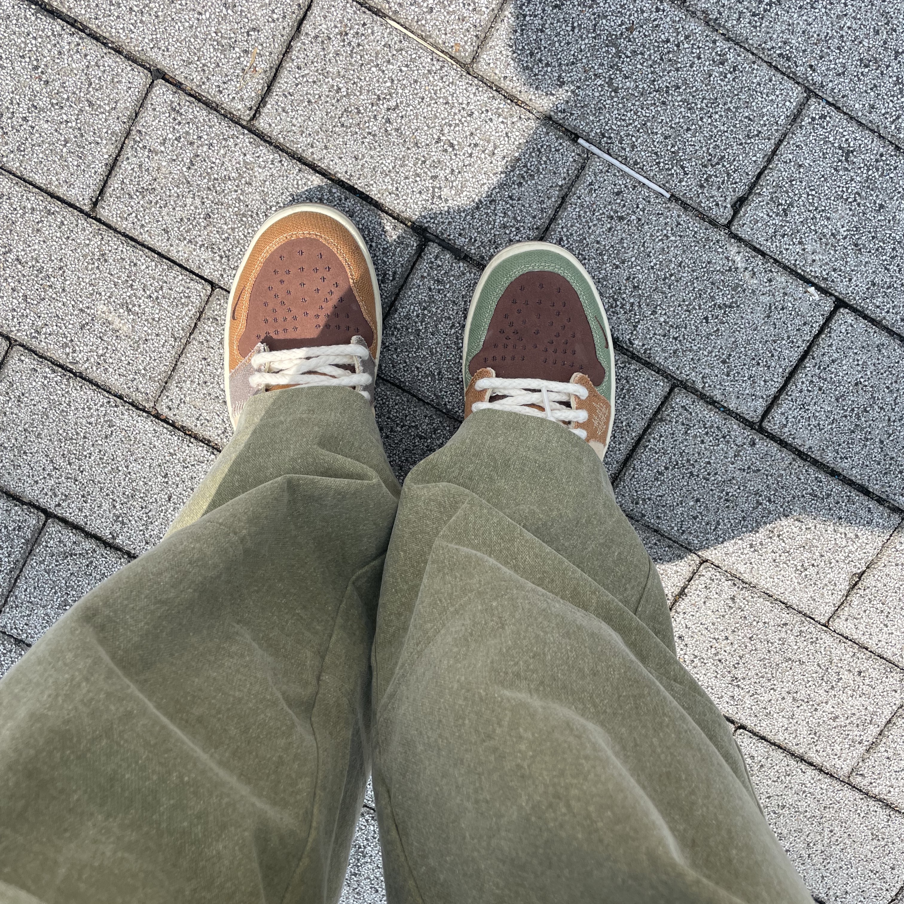 Jordan 1 x Zion Williamson Retro Low OG Flax and Oil Green 착용 스타일