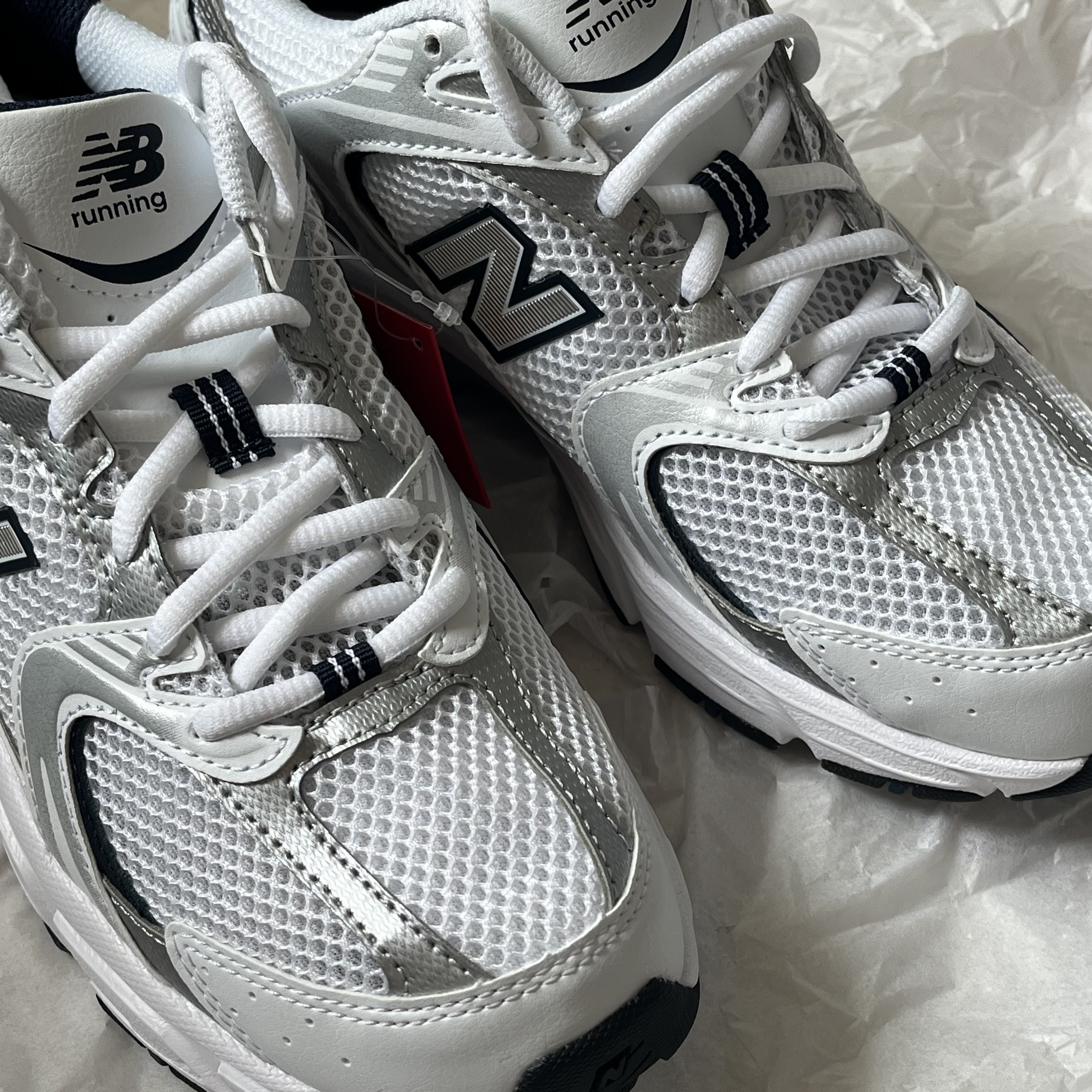New Balance 530 White 착용 스타일 - 1