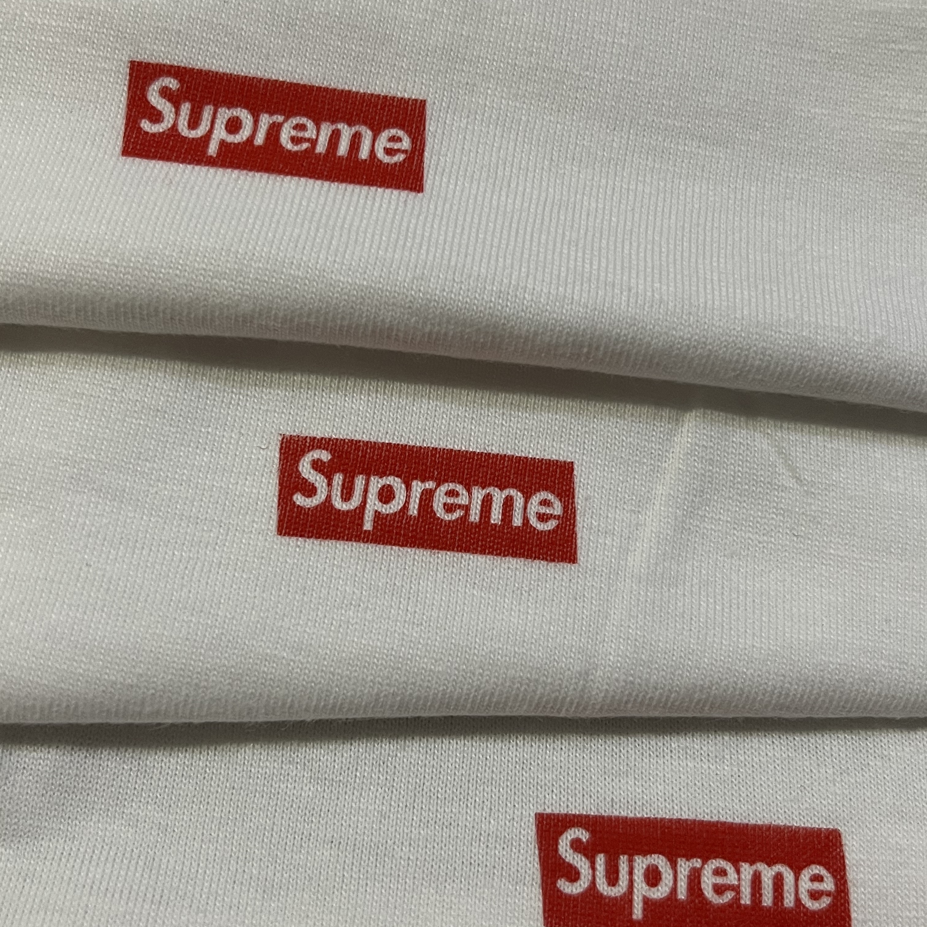 Supreme Hanes Tagless T-Shirt White (3 Pack) 착용 스타일