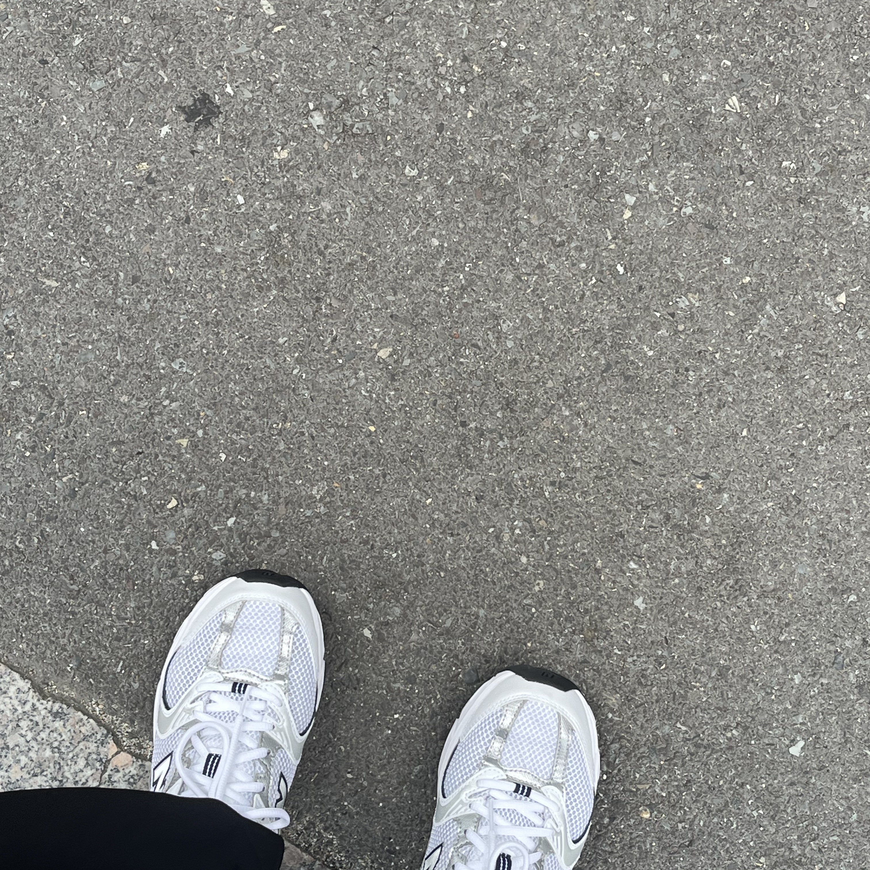 New Balance 530 White 착용 스타일 - 3