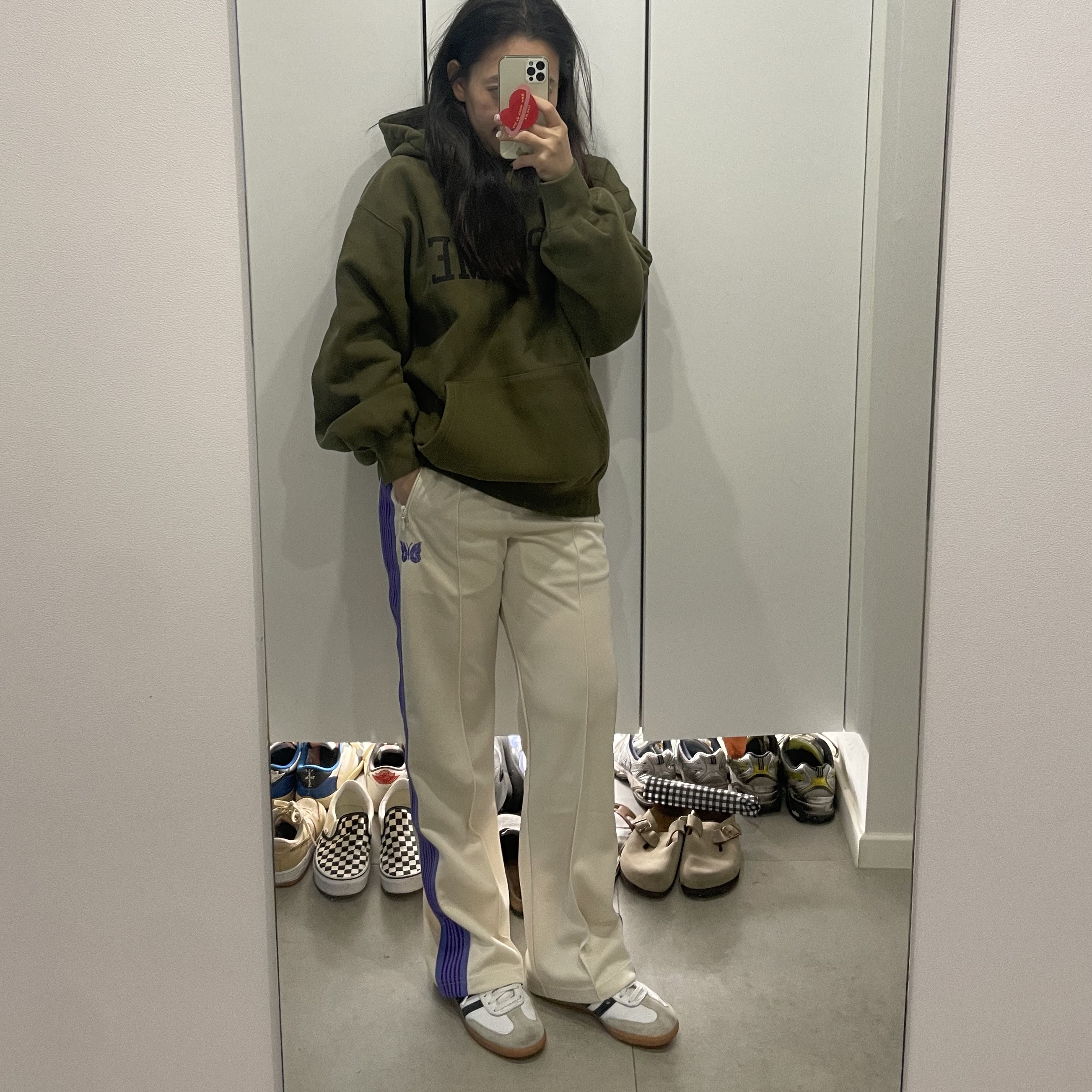Supreme Varsity Hooded Sweatshirt Dark Olive - 23FW, Needles Straight Track Pants Poly Smooth Ivory 착용 스타일 - 3