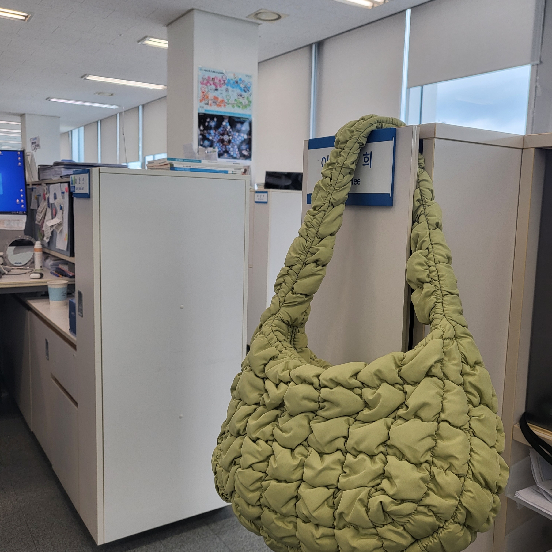 COS Quilted Mini Bag Light Green 착용 스타일