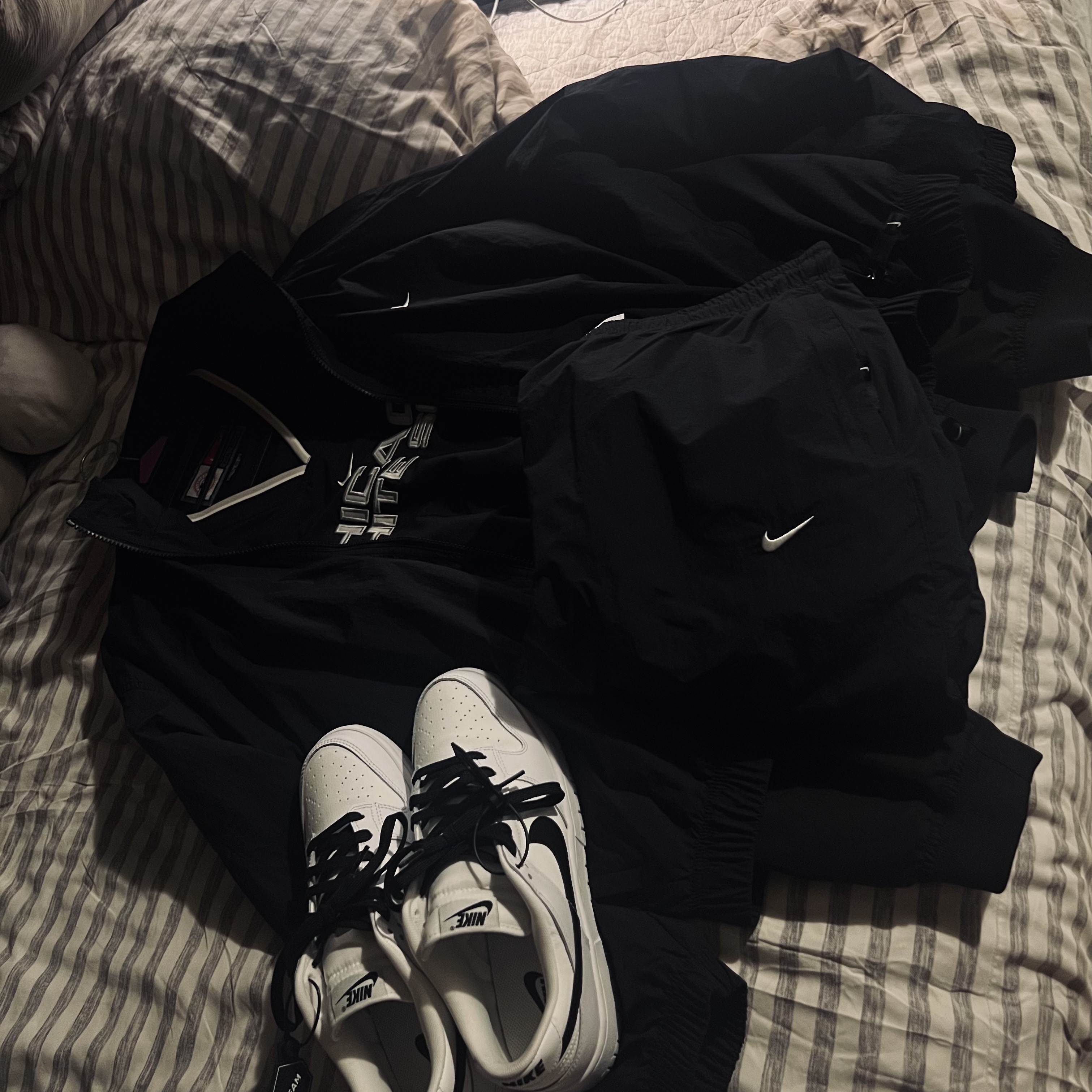 Nike NRG Solo Swoosh Woven Track Jacket Black - Asia, Nike Dunk Low Retro Summit White 착용 스타일