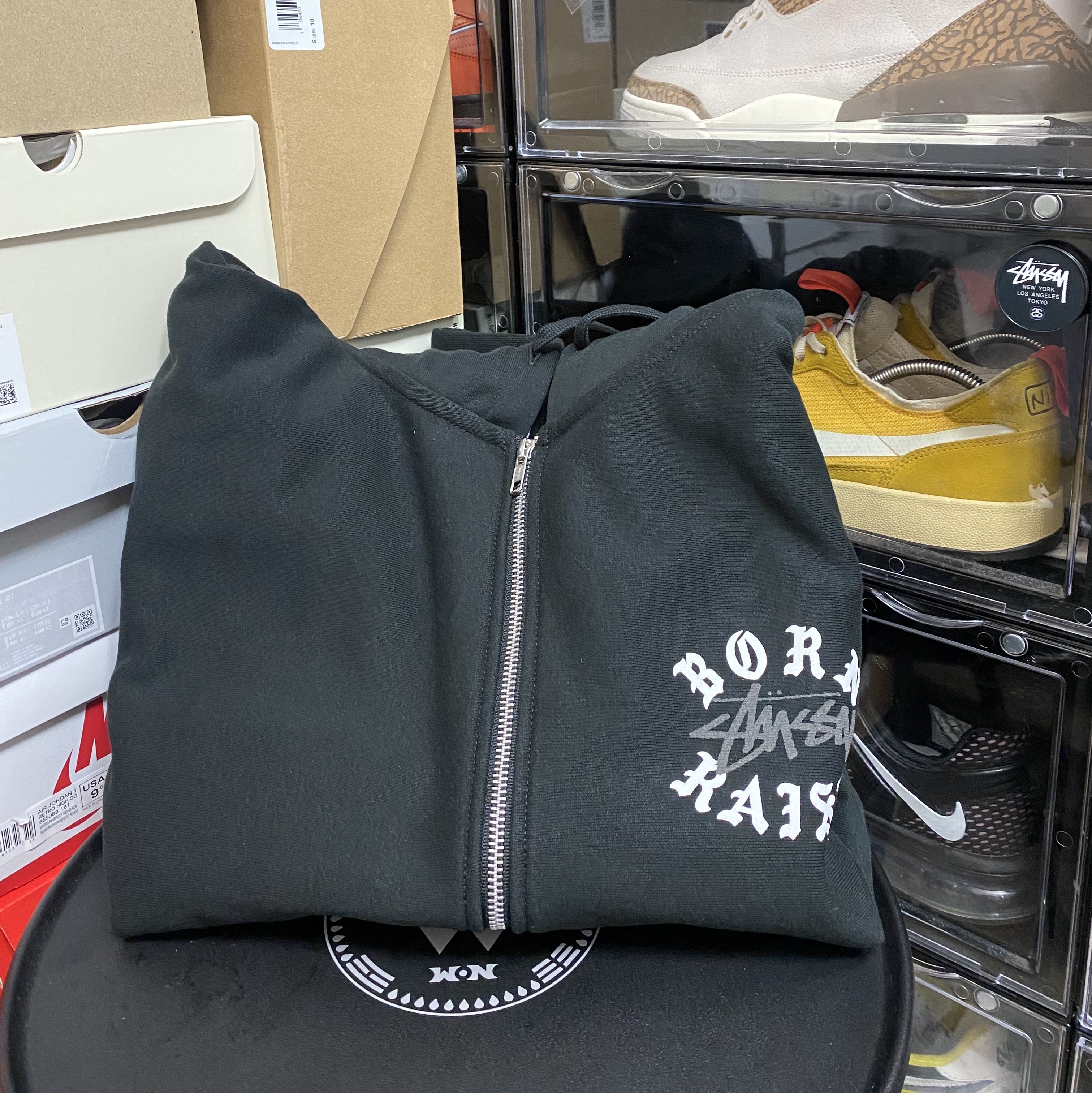 Stussy x Born X Raised Logo Zip Hoodie Black 착용 스타일
